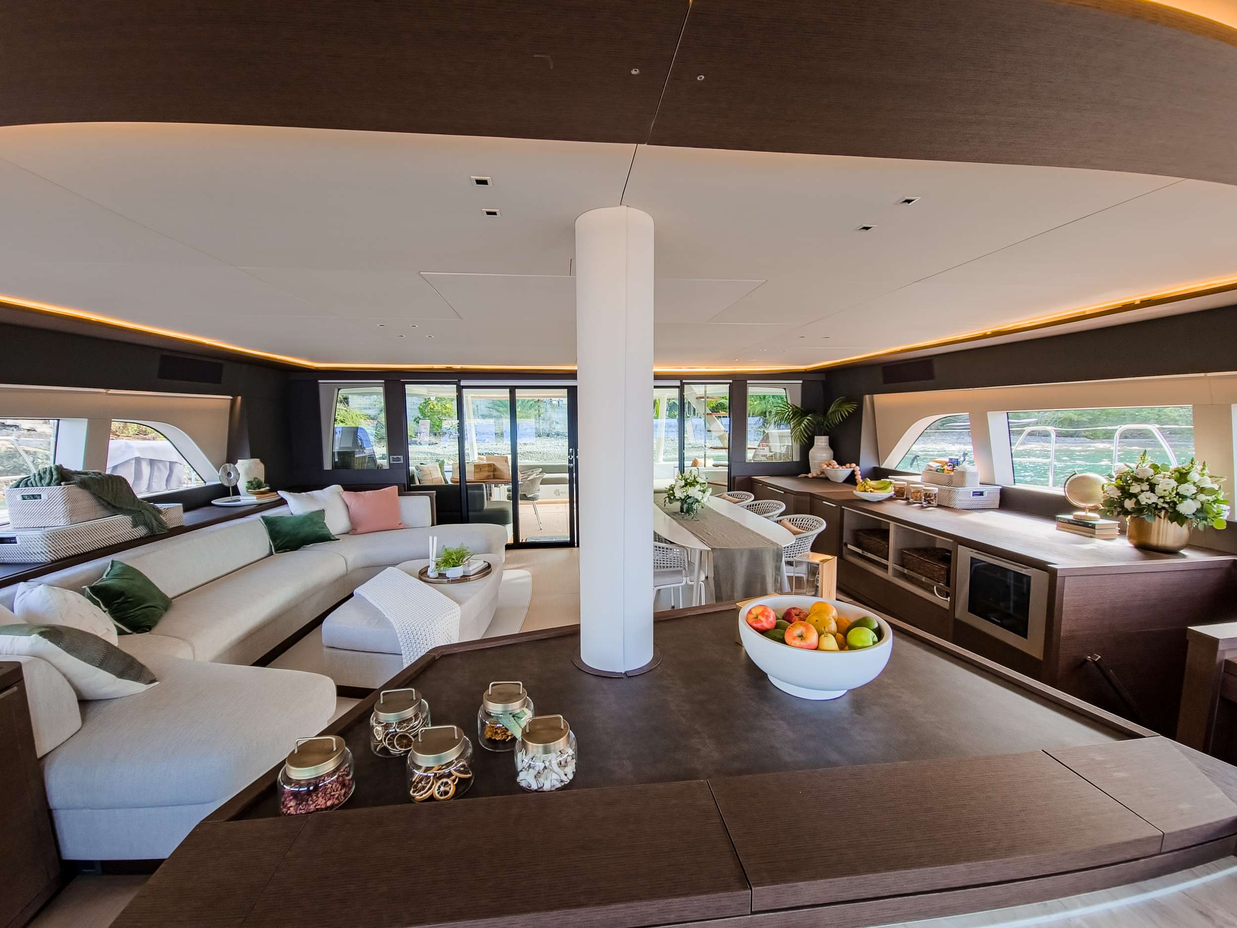 AEOLUS 77 yacht image 2