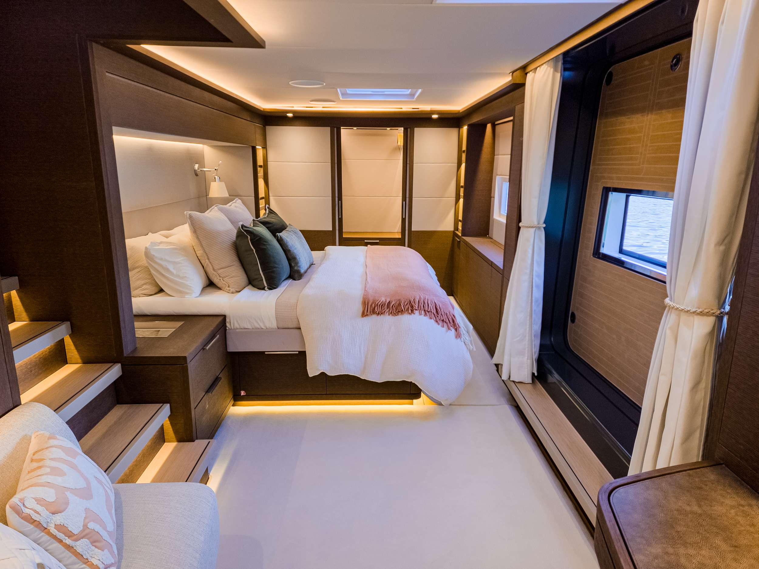 AEOLUS 77 yacht image 6