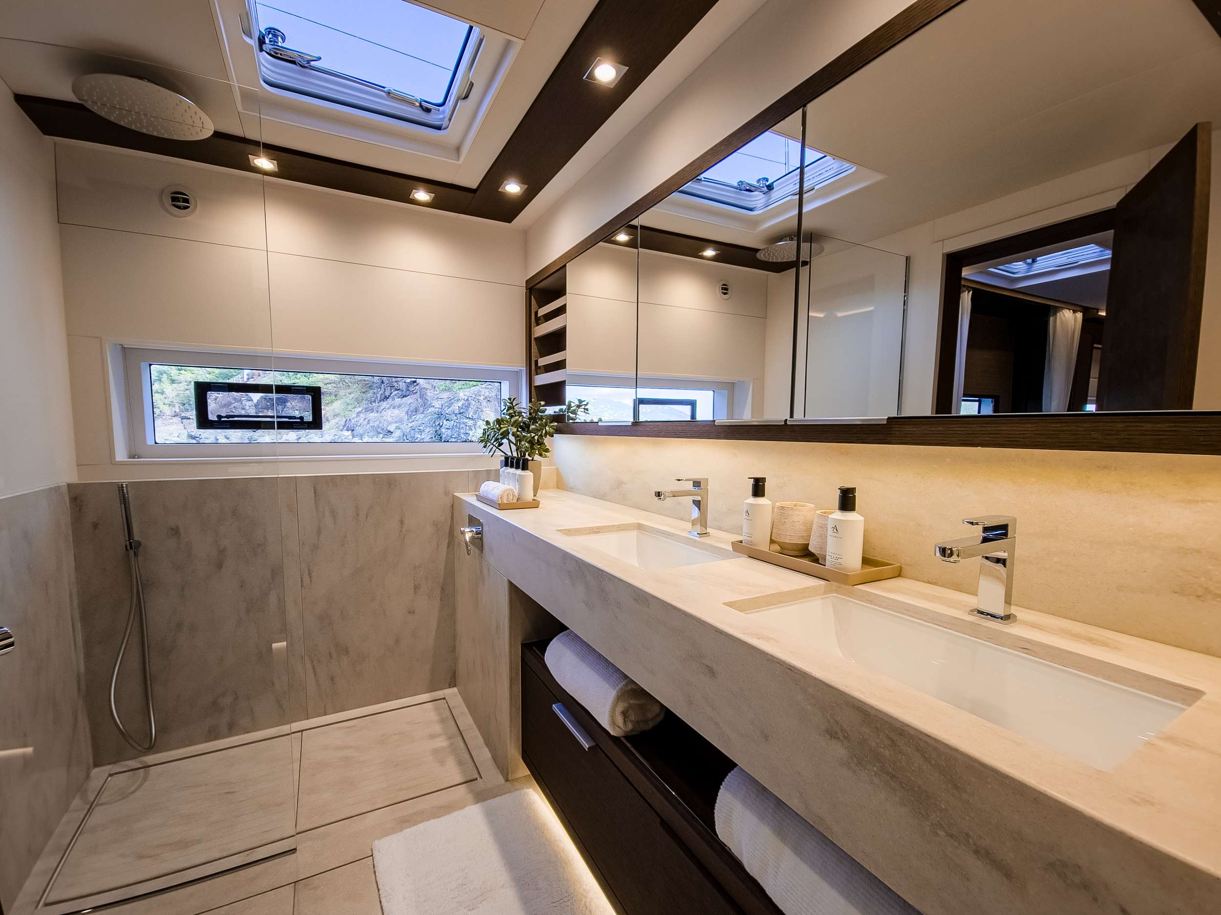AEOLUS 77 yacht image 8