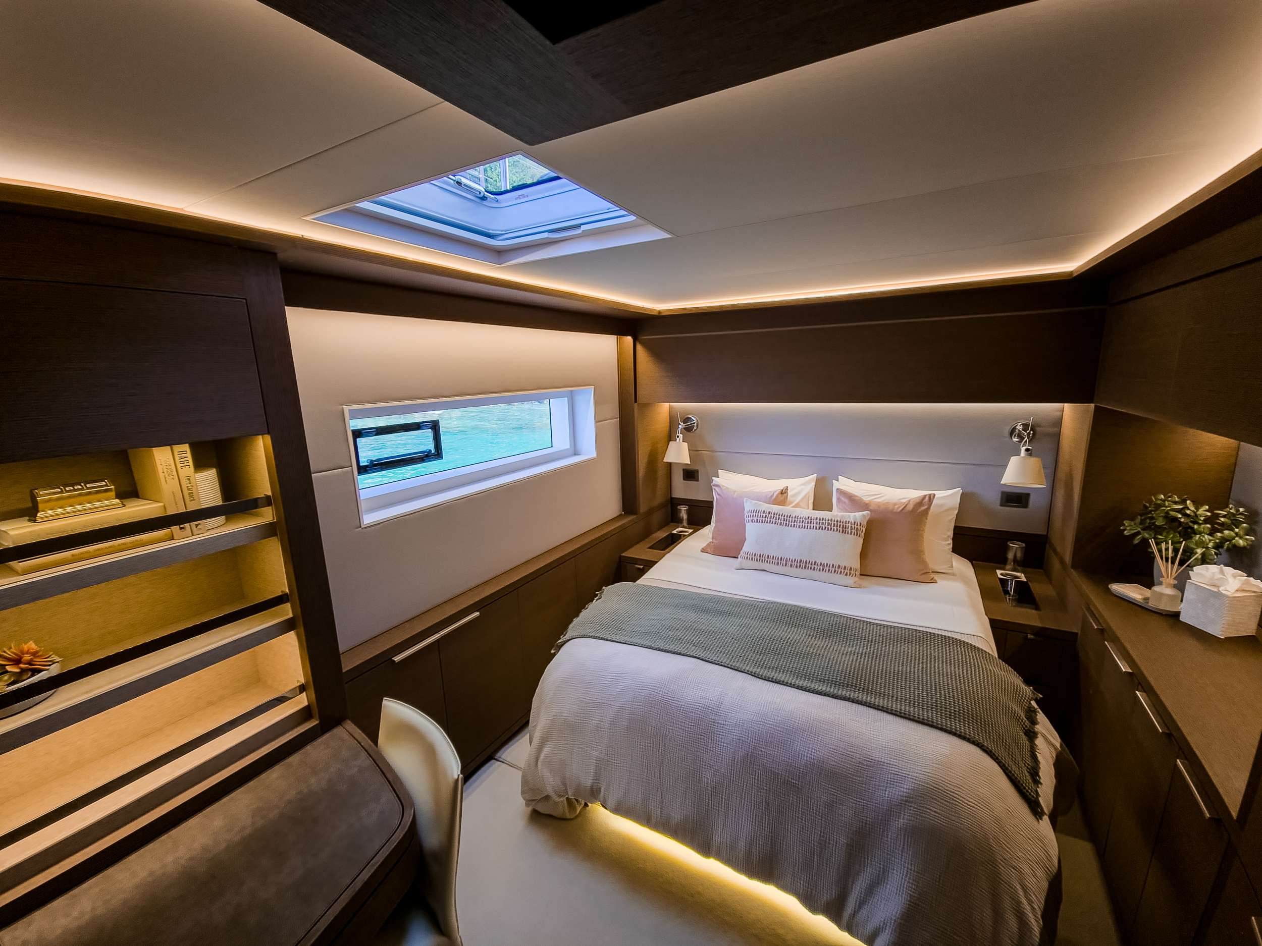 AEOLUS 77 yacht image 9