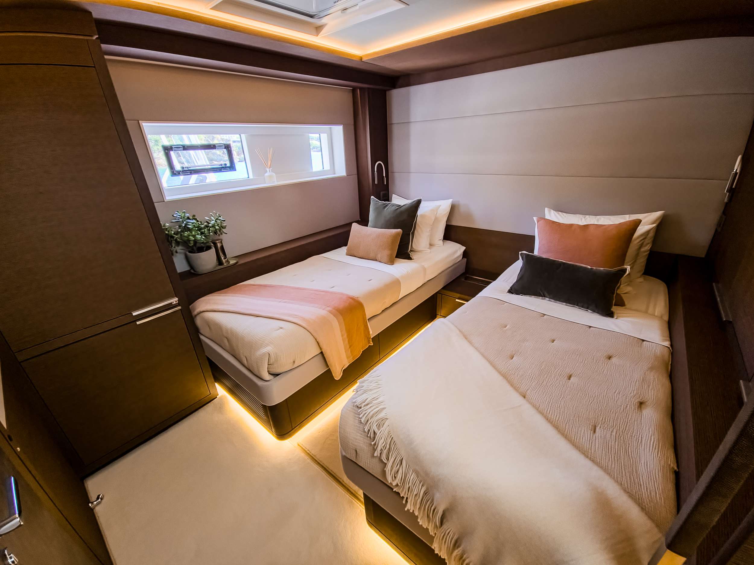 AEOLUS 77 yacht image 11