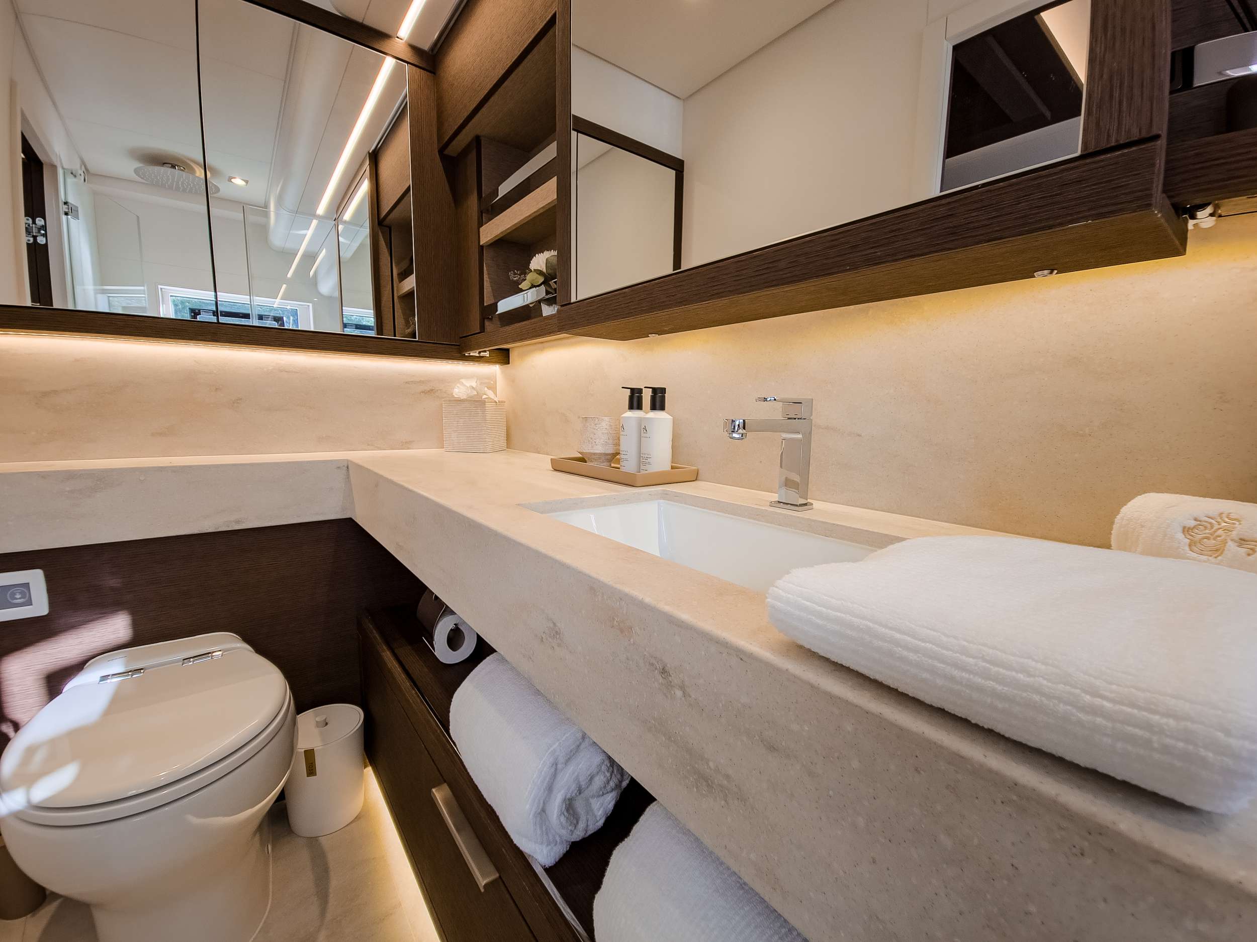 AEOLUS 77 yacht image 12