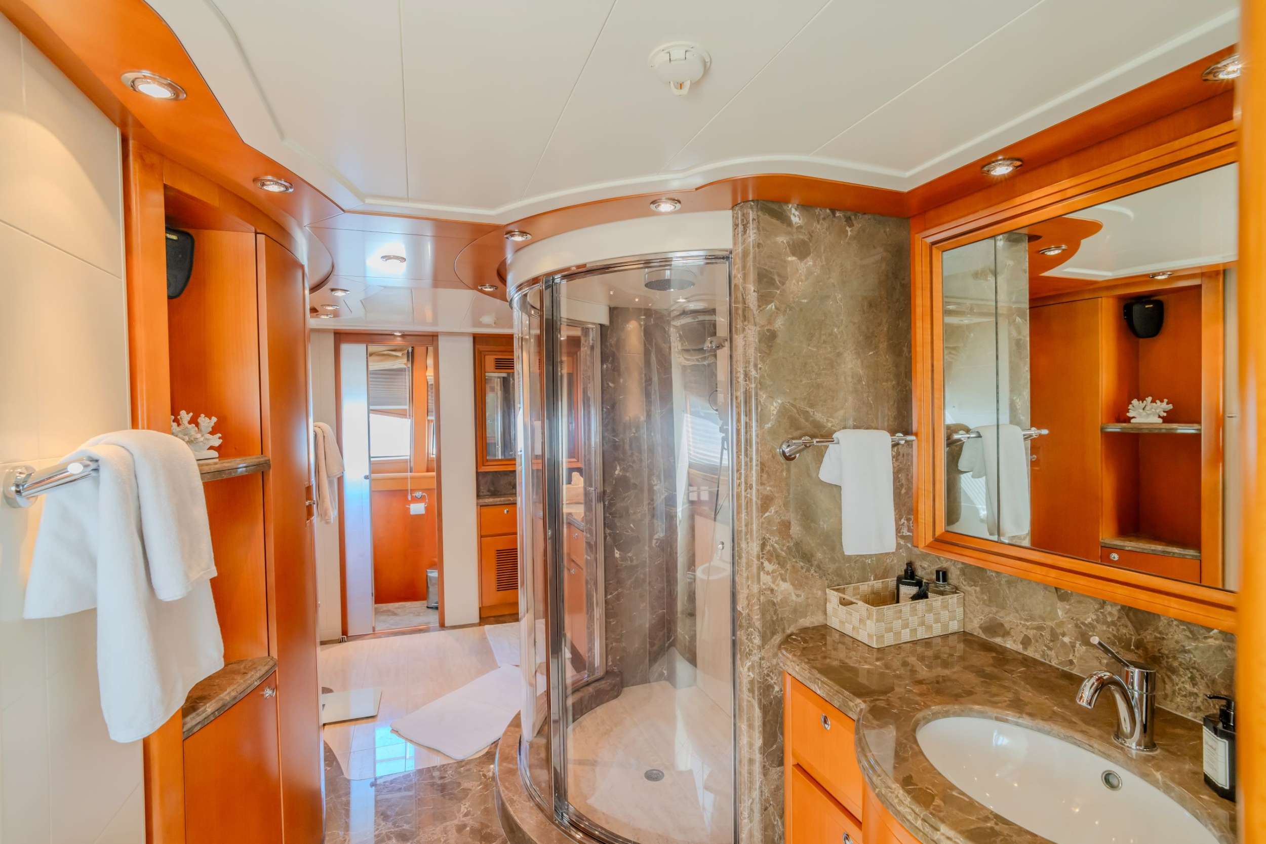 ARIELA yacht image 9