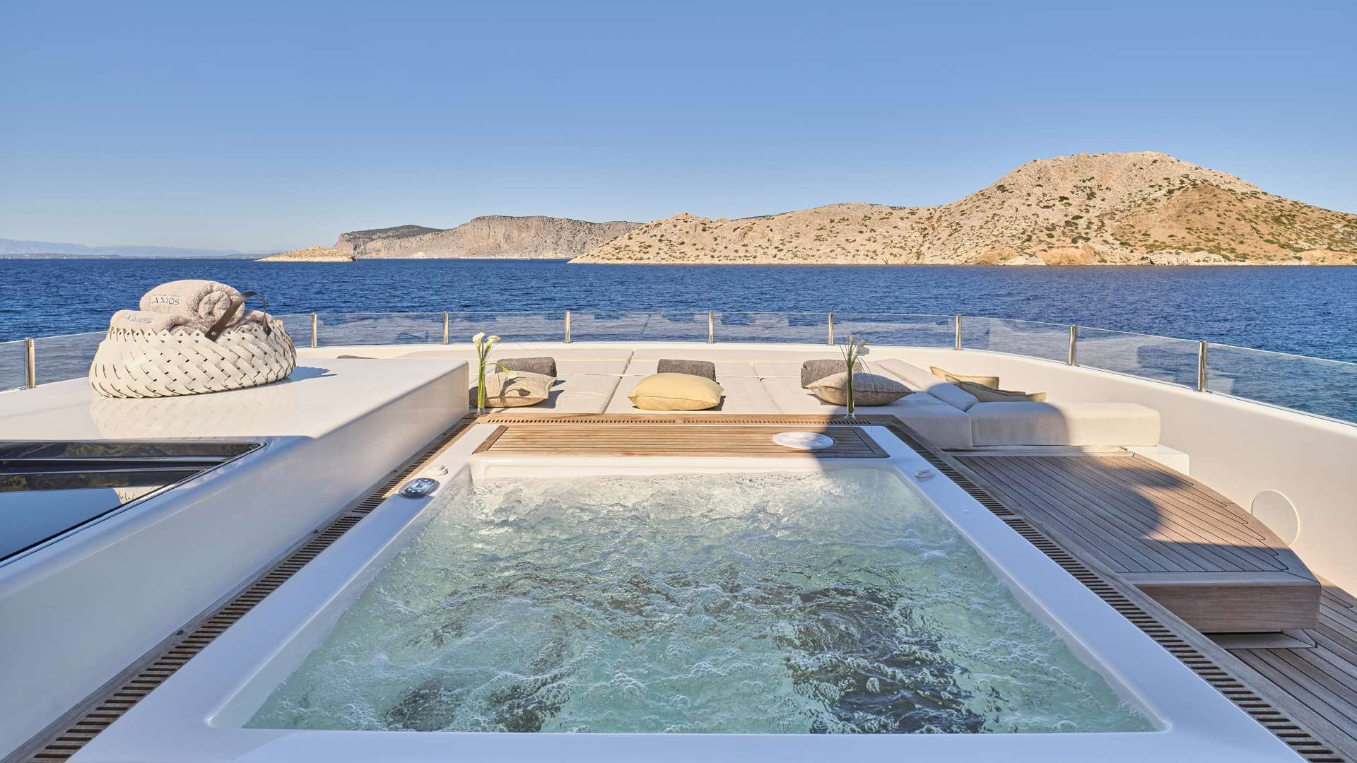 Sundeck Jacuzzi