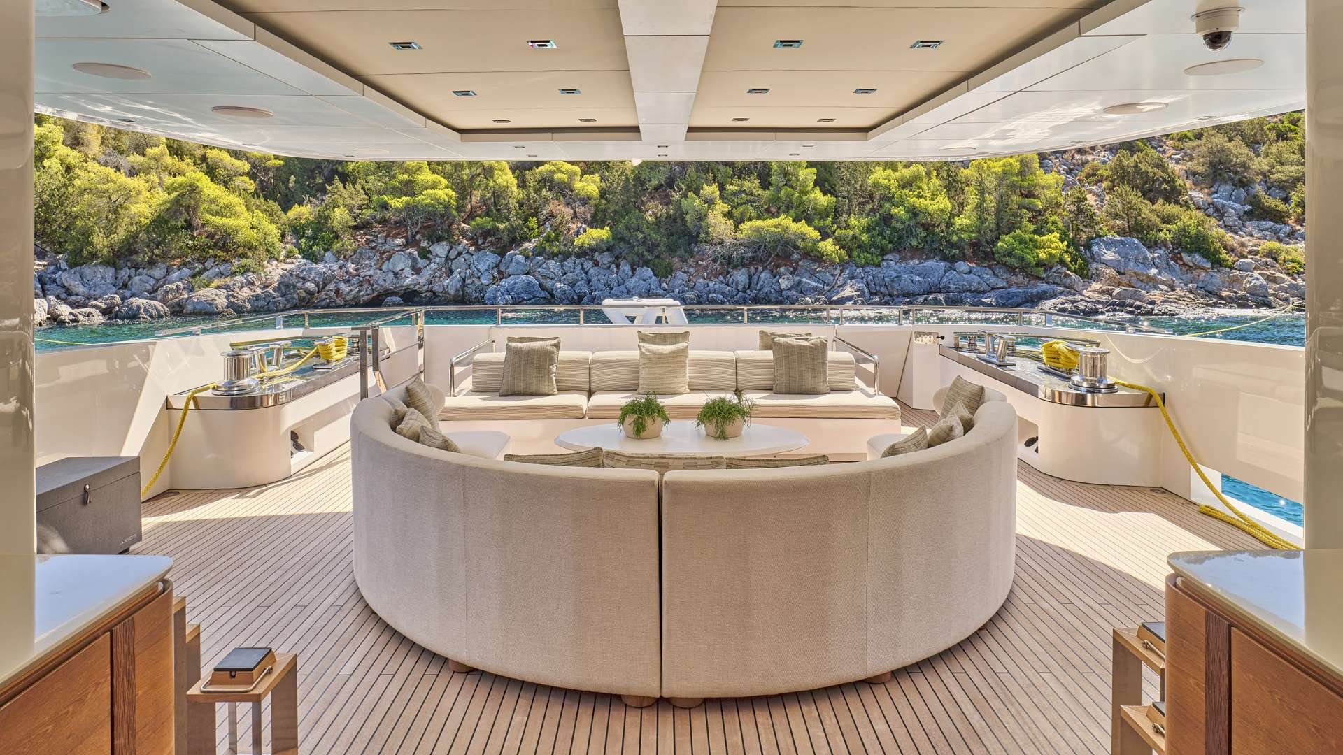 Main Deck Aft - Lounge Area