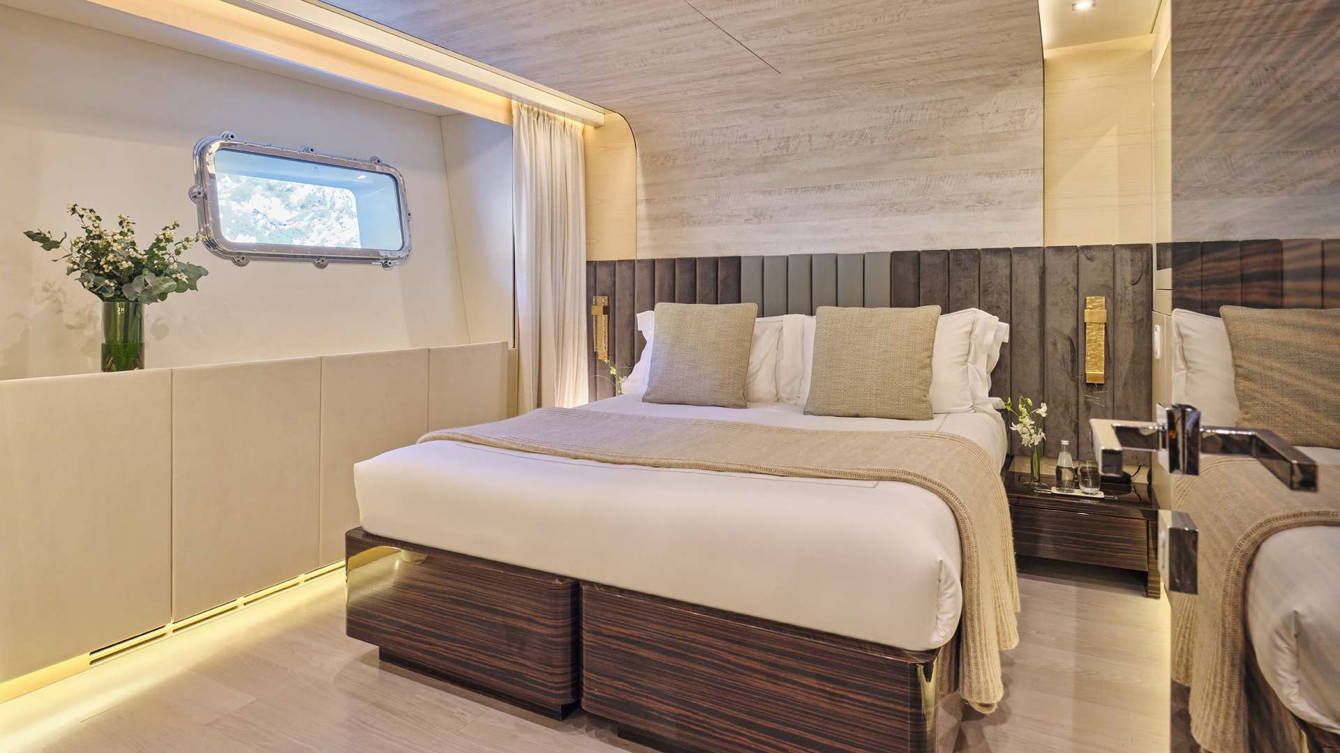 Convertible Twin Stateroom with pullman berth