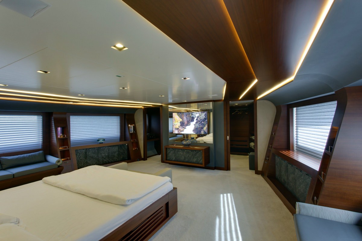 BEBE yacht image 6