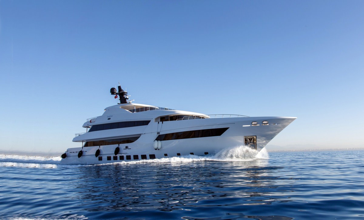 BEBE yacht image 13