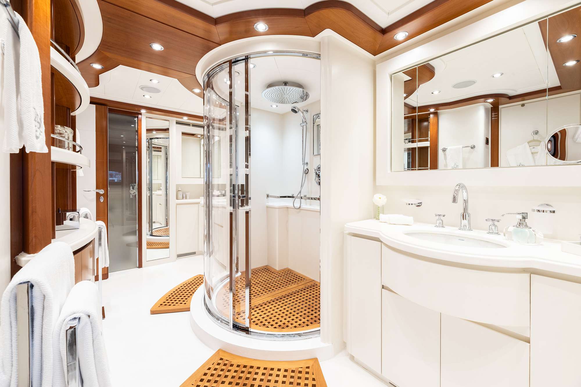 Bunker yacht image 7