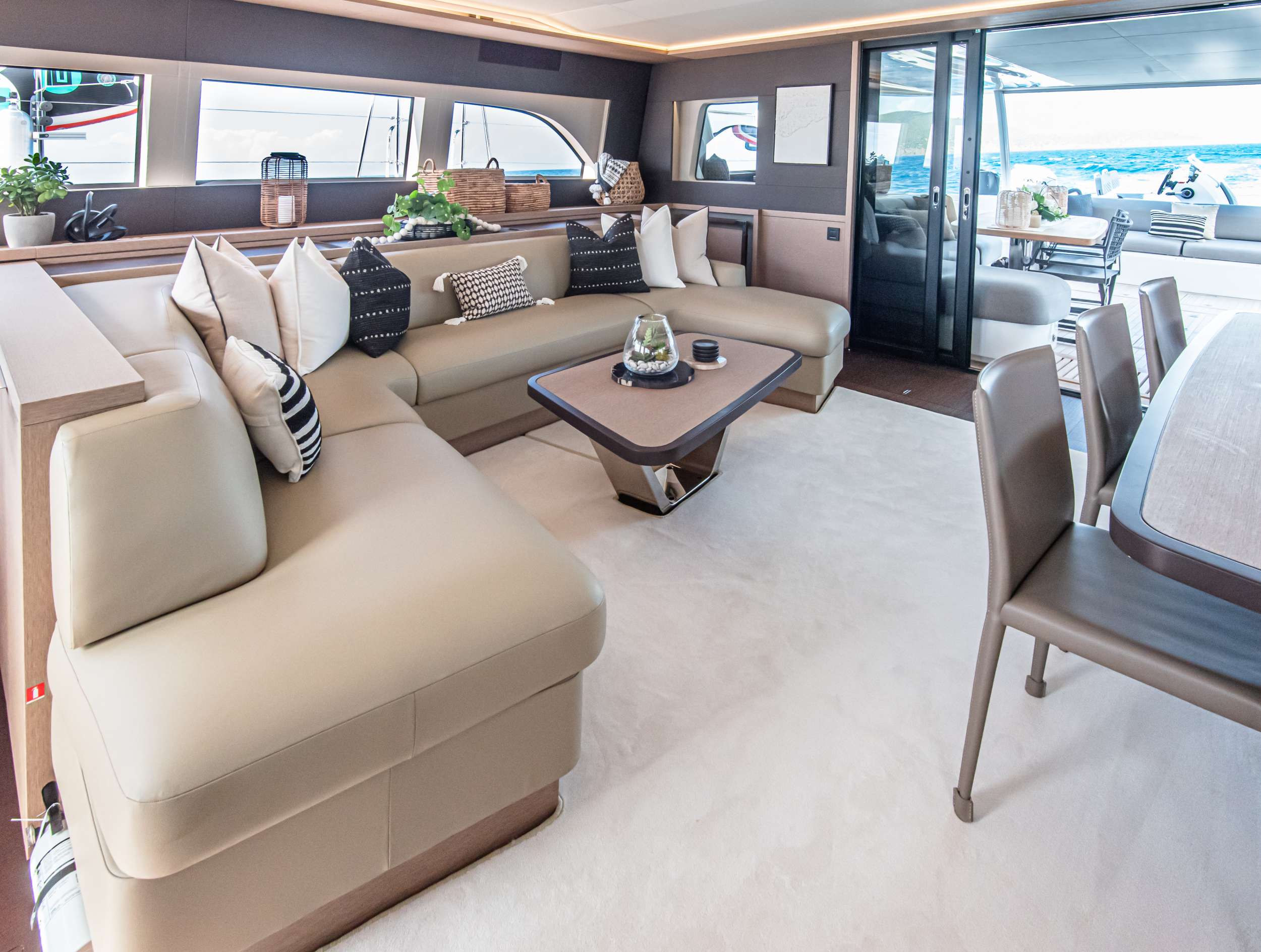 C'EST LA VIE yacht image 2