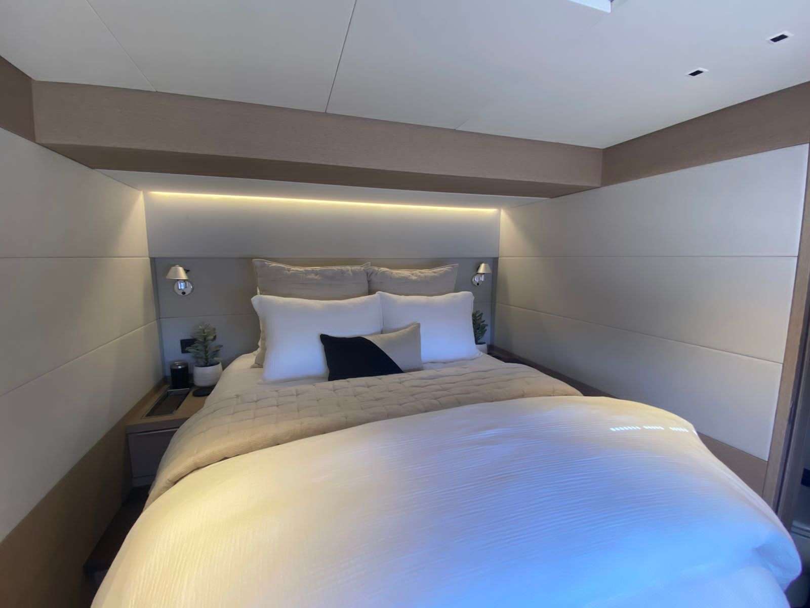 C'EST LA VIE yacht image 9