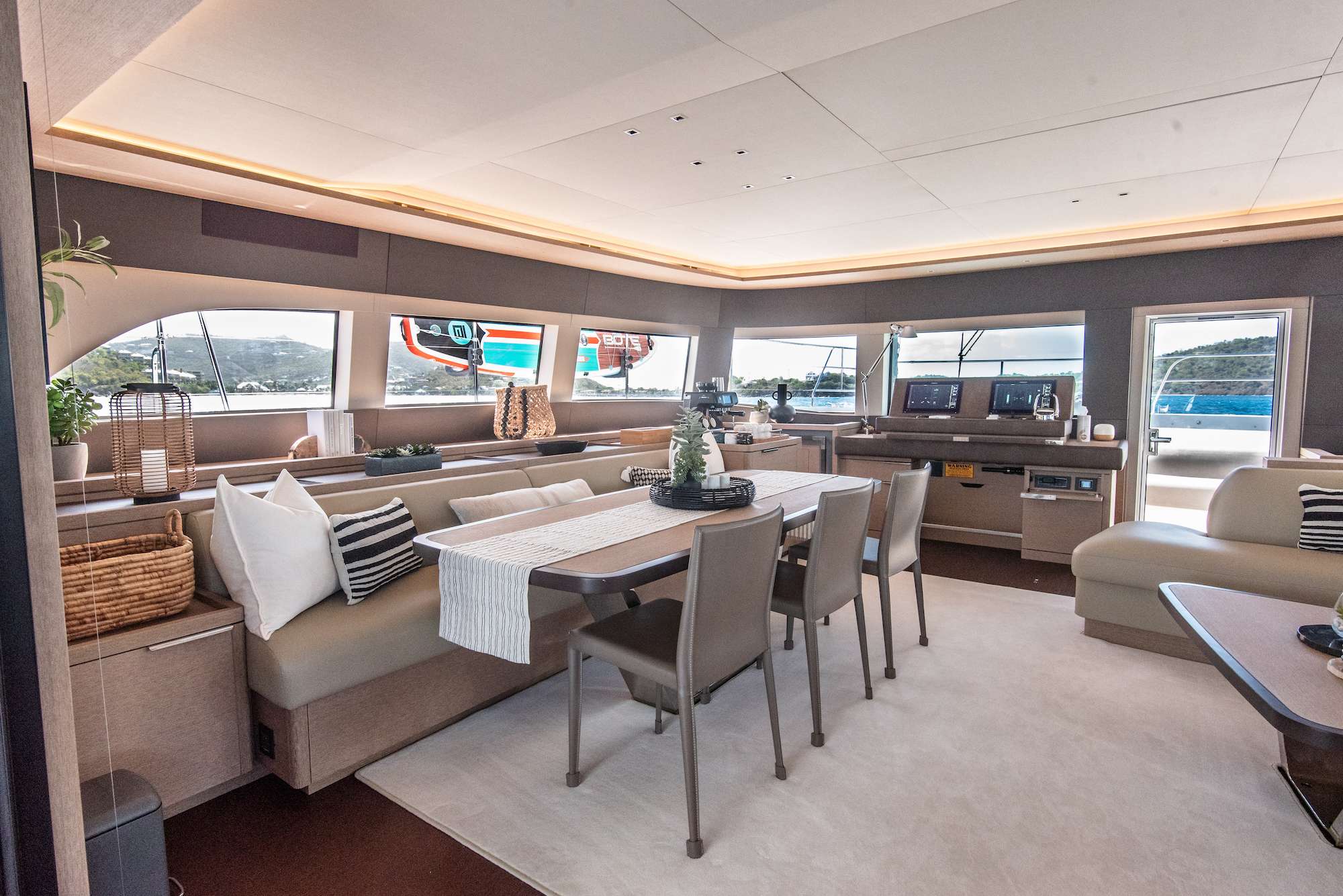 C'EST LA VIE yacht image 12