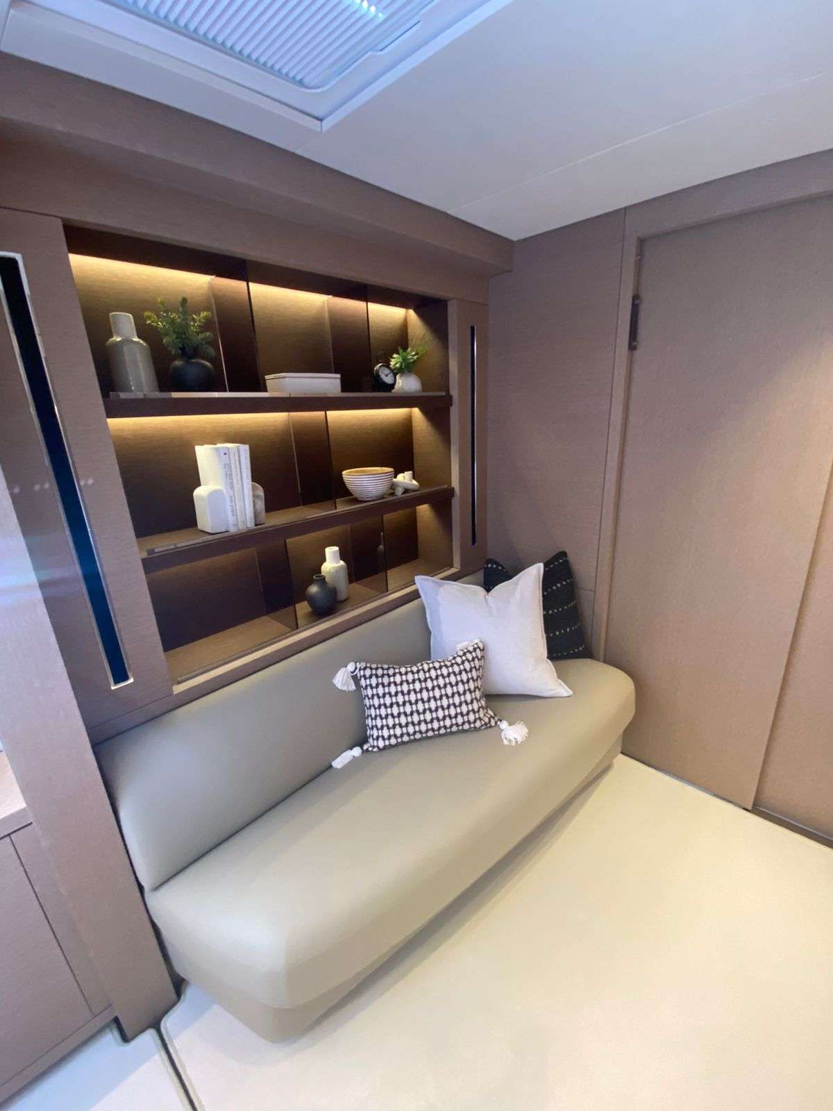 C'EST LA VIE yacht image 13