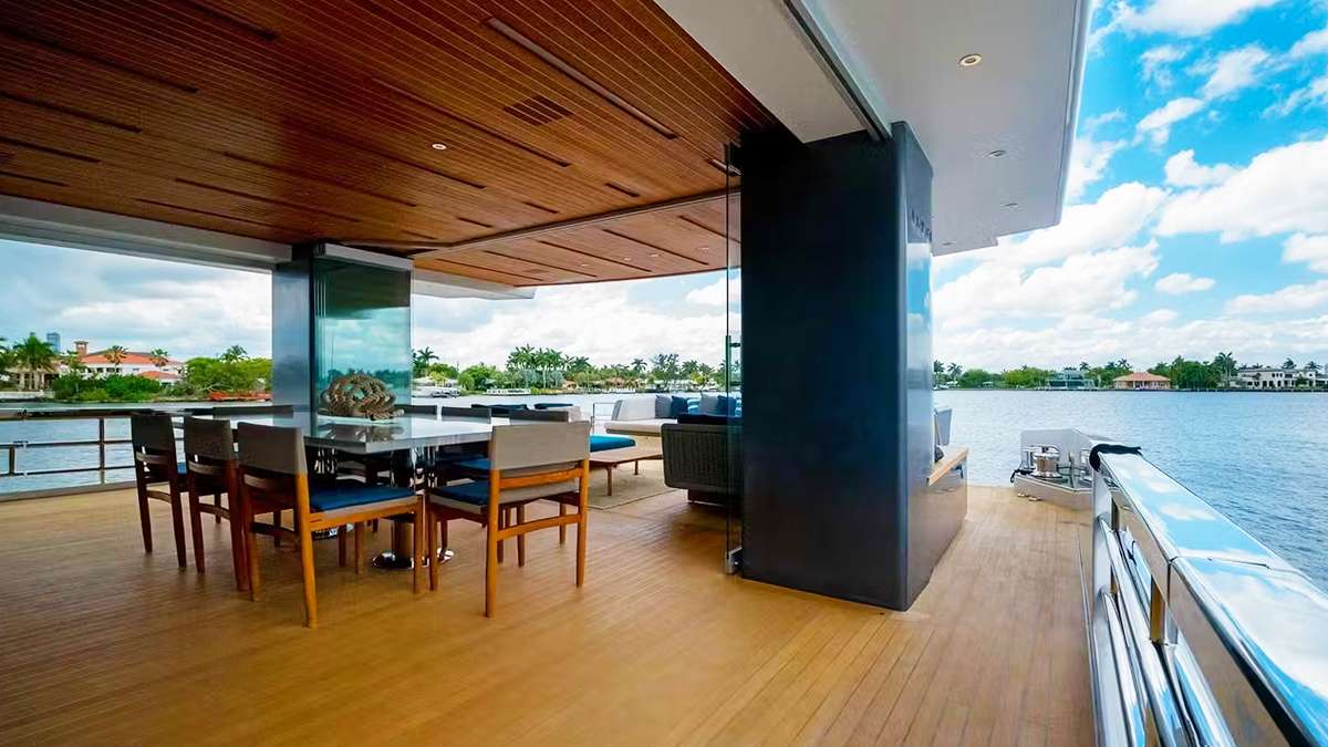 CYRA yacht image 3