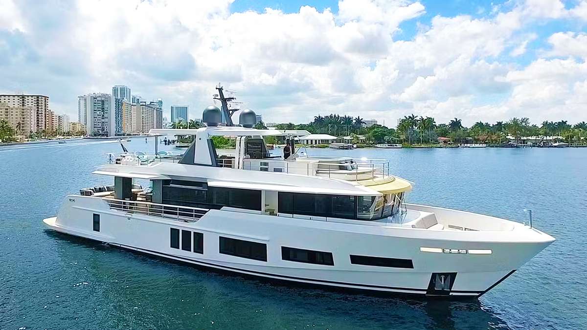 CYRA yacht image 5
