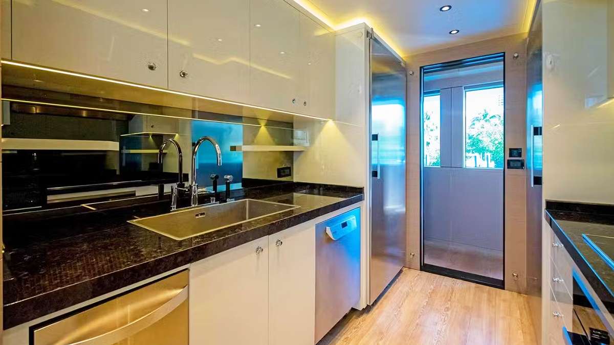 CYRA yacht image 13