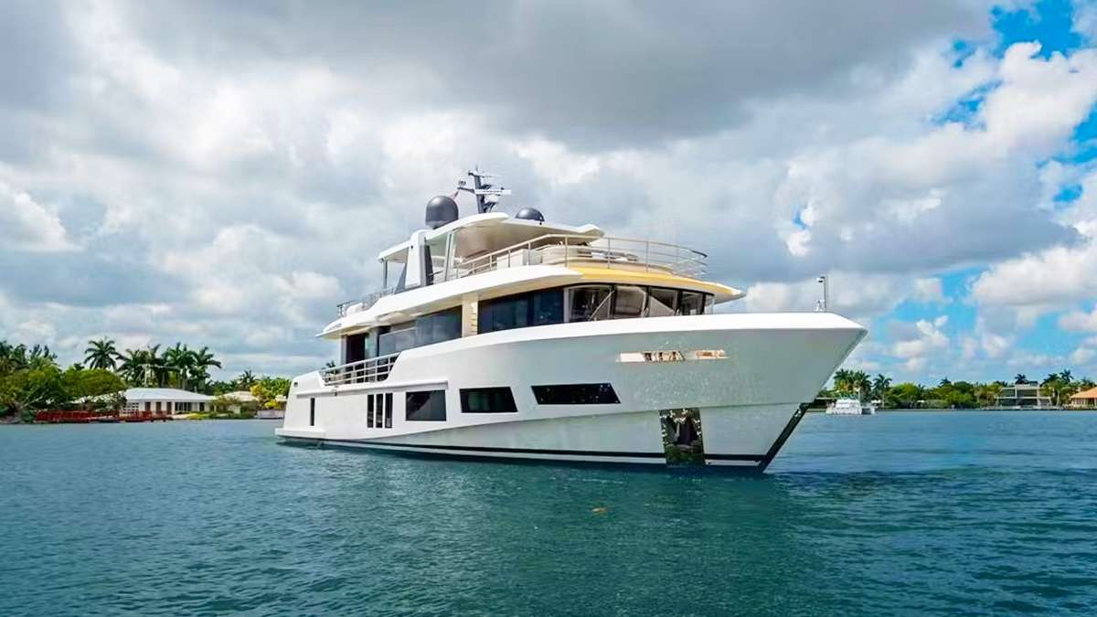 CYRA yacht image 15
