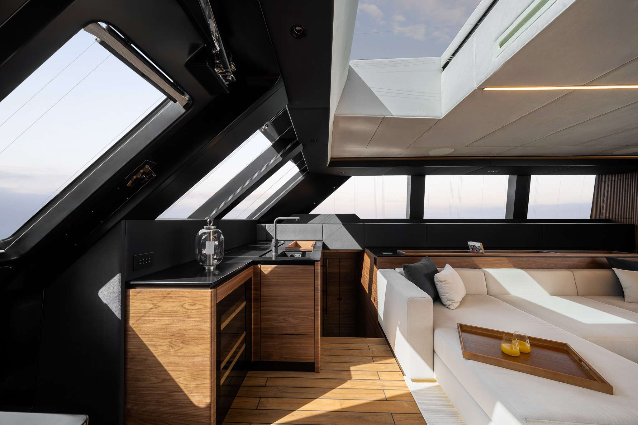 DOUBLE HAPPINESS yacht image 4