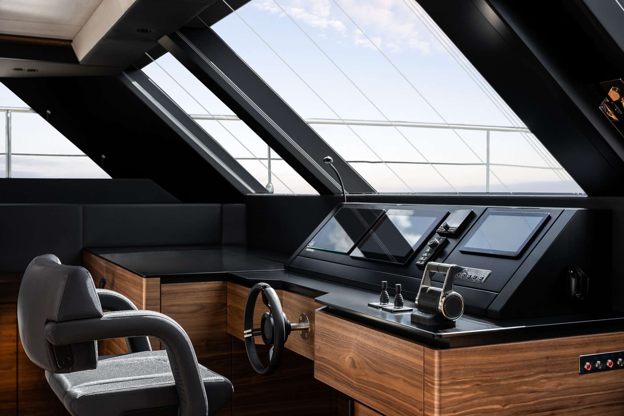 DOUBLE HAPPINESS yacht image 5