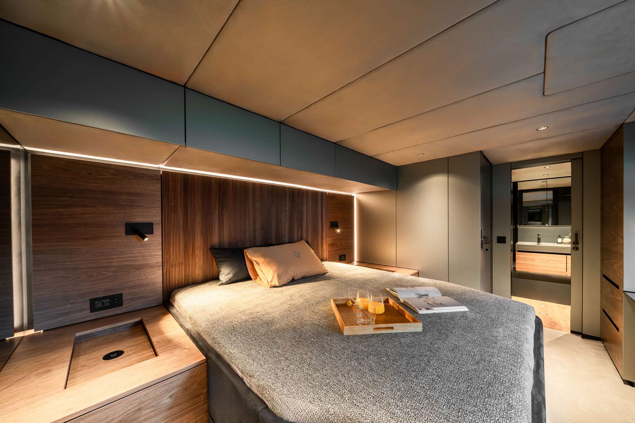 DOUBLE HAPPINESS yacht image 10