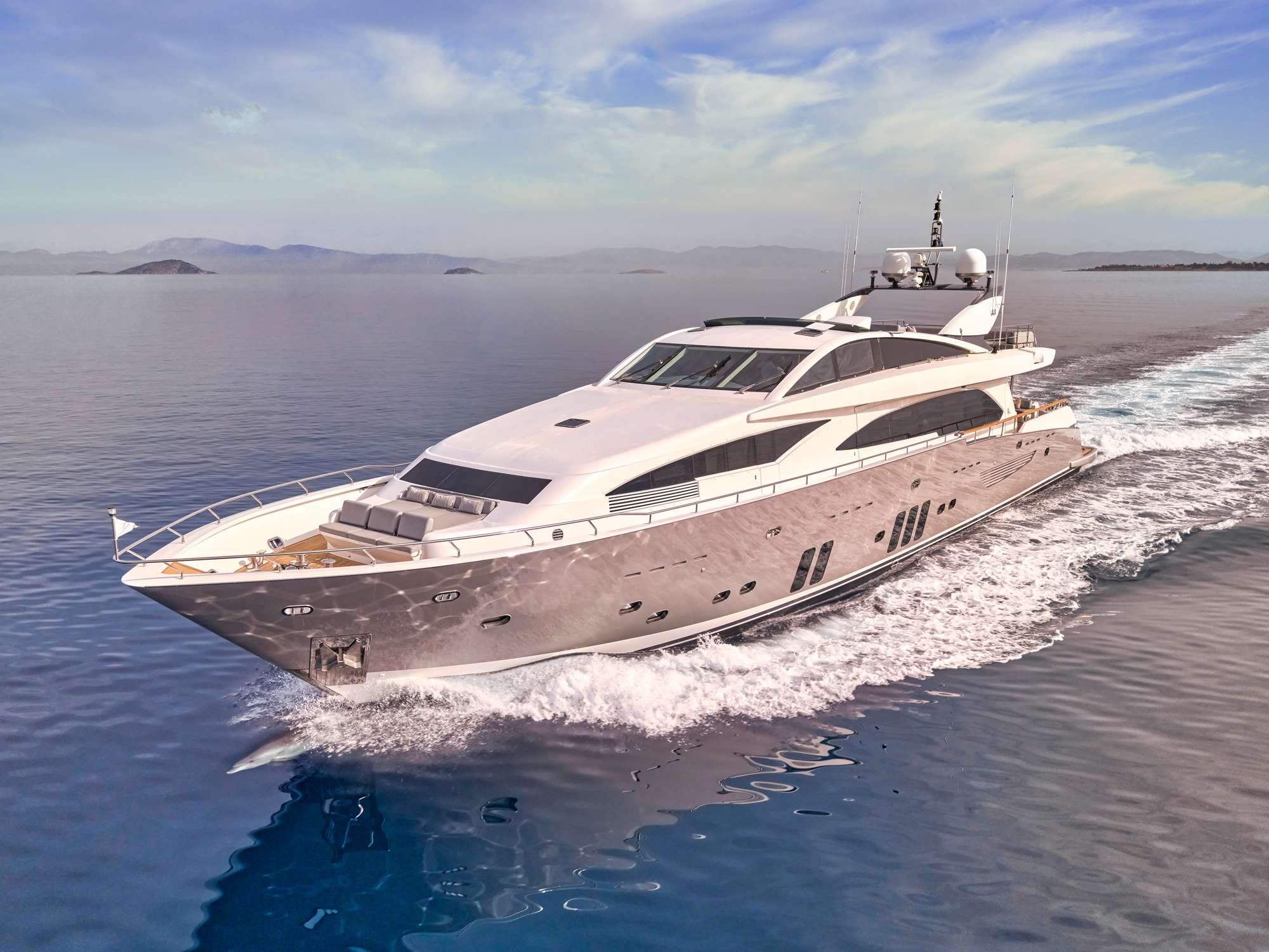 DRAGON yacht image 1