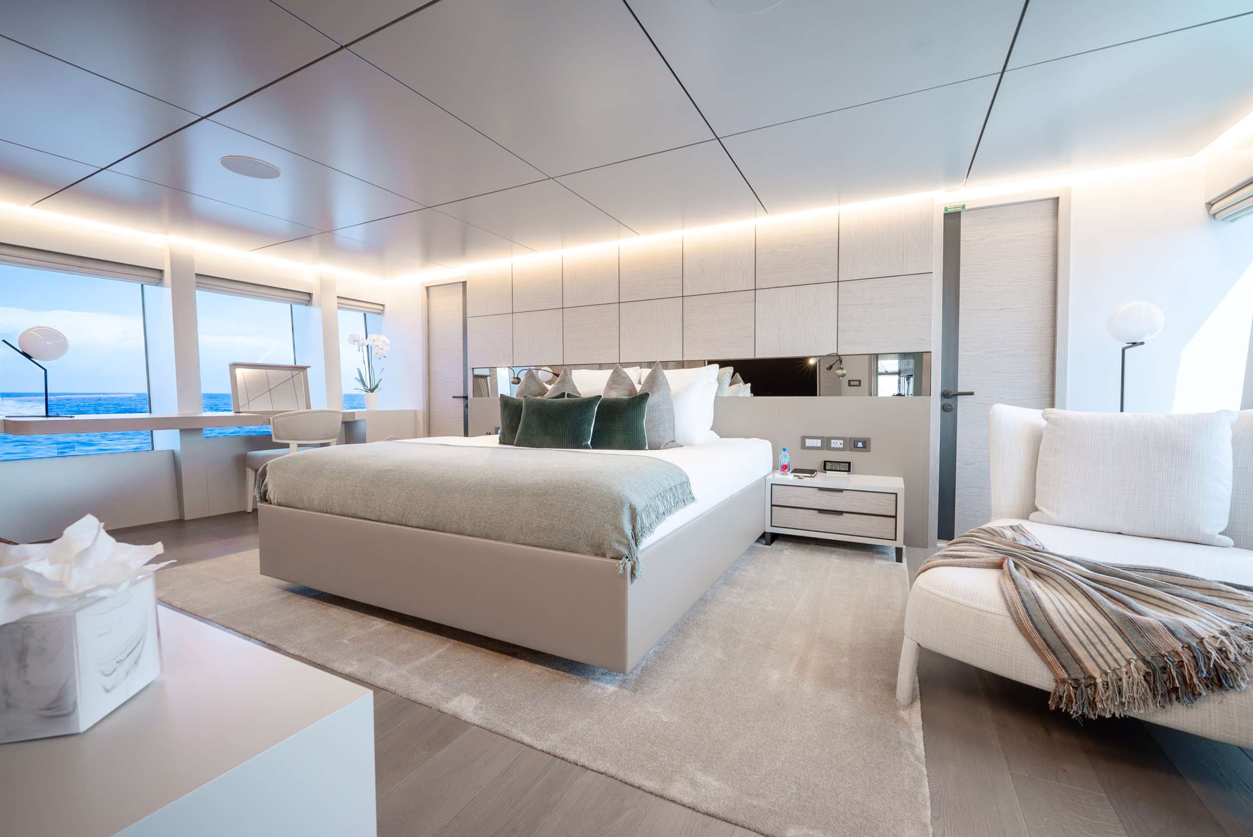 EAU LA LA yacht image 6