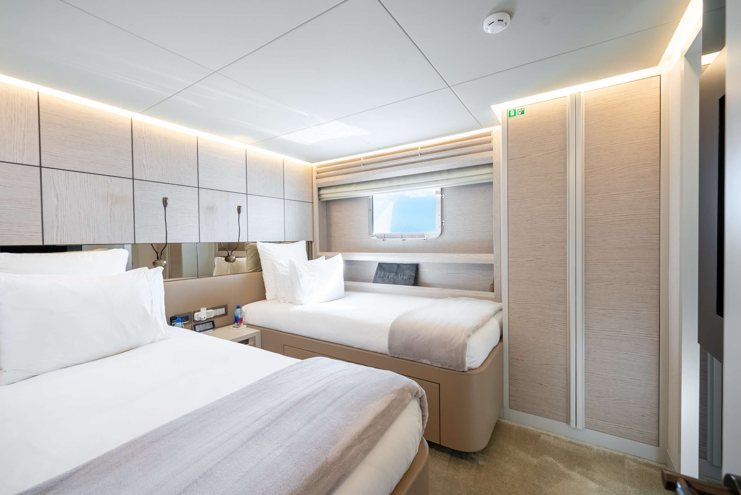 EAU LA LA yacht image 12