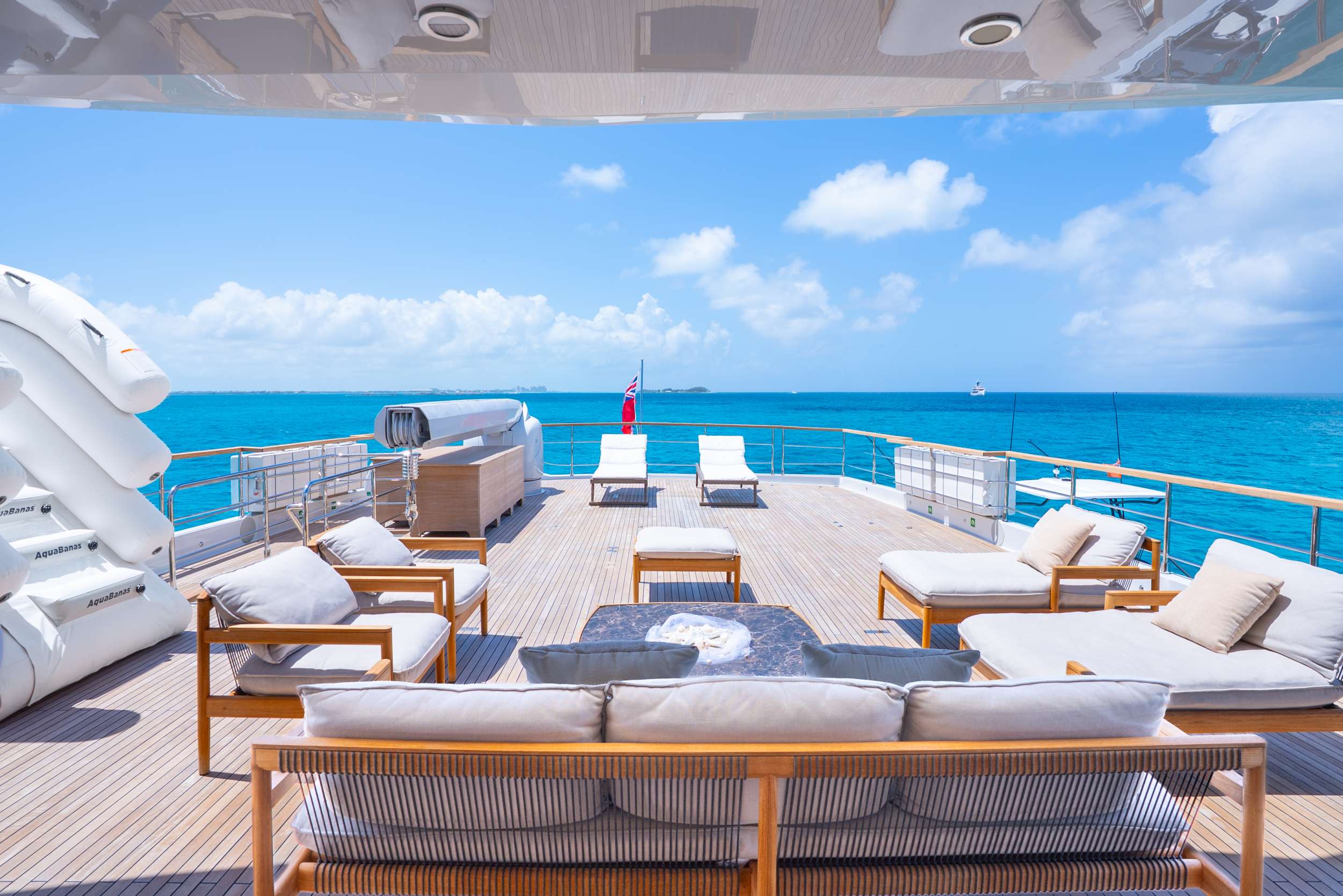 EAU LA LA yacht image 14