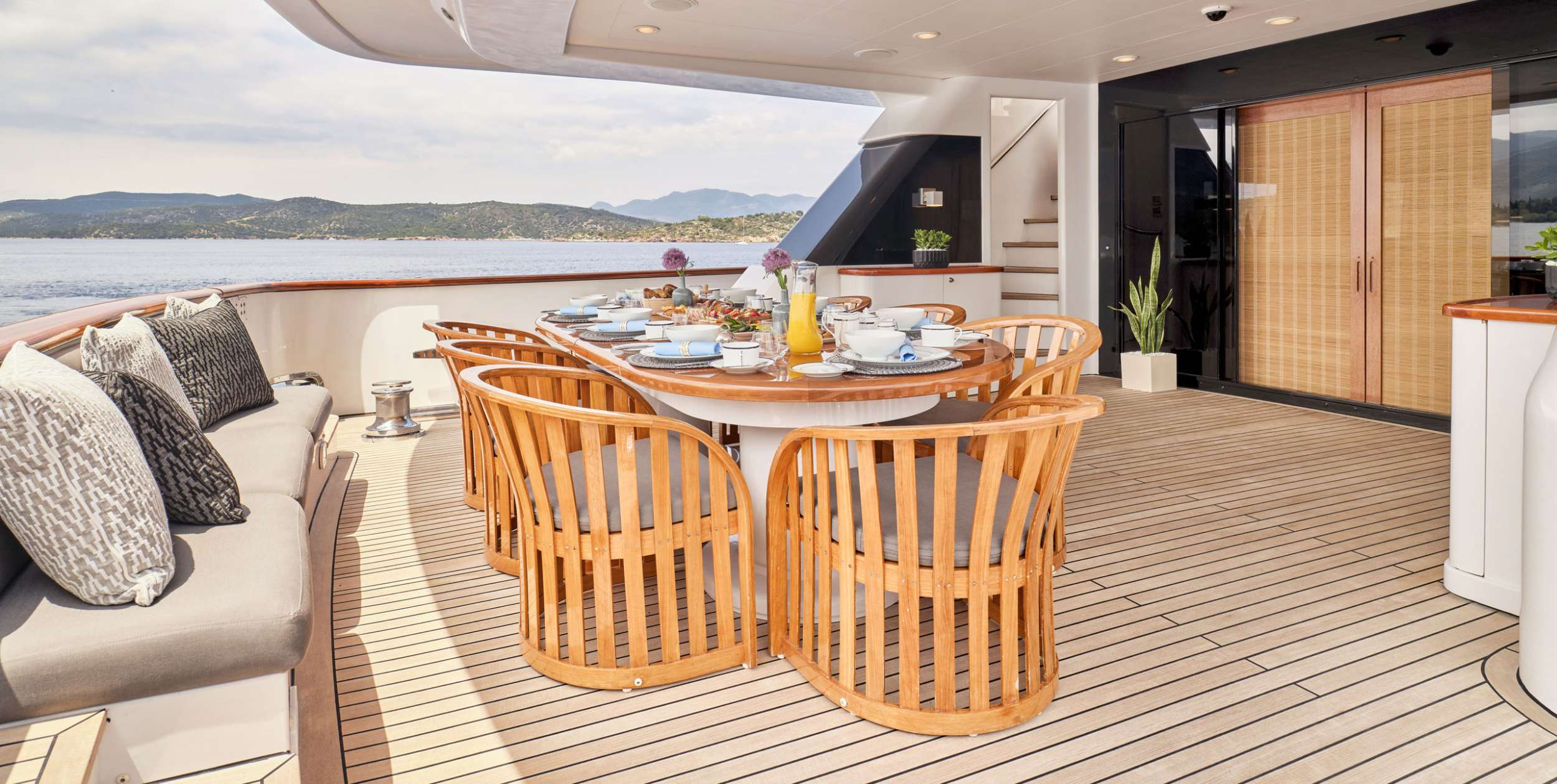 Main Deck aft dining area