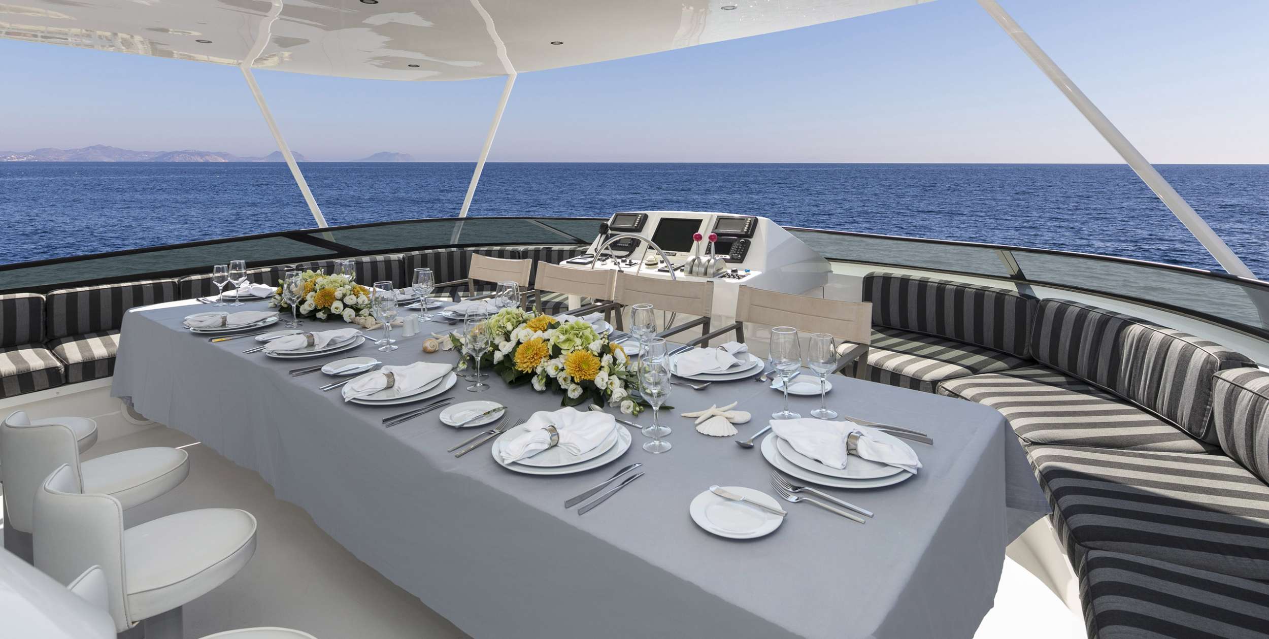 Flybridge Forward Extendable Dining Table