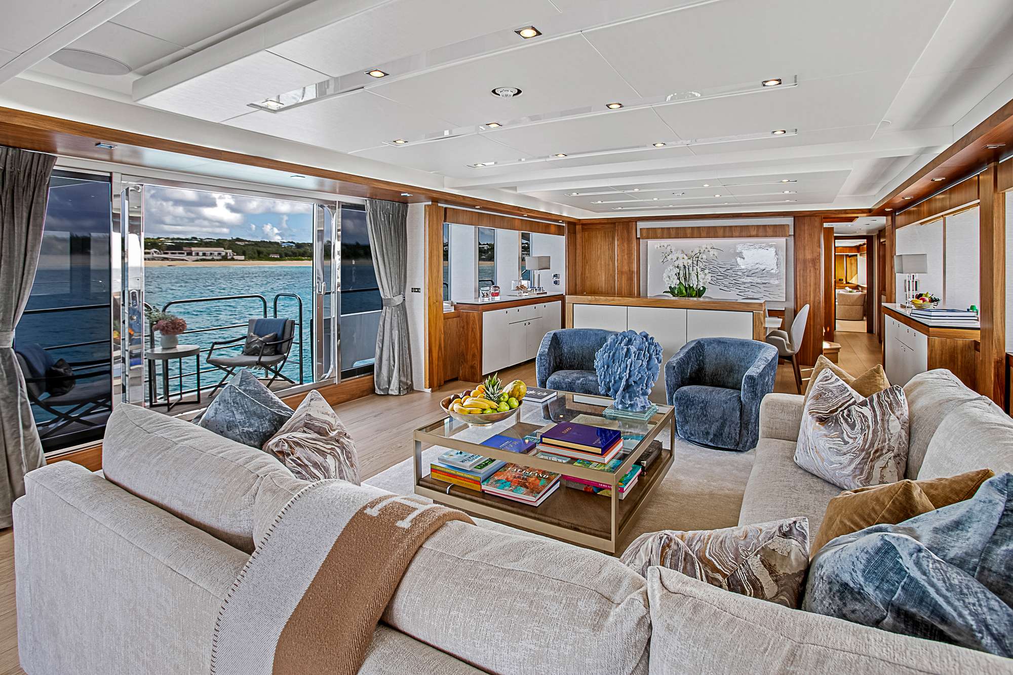 EVEREAST yacht image 2