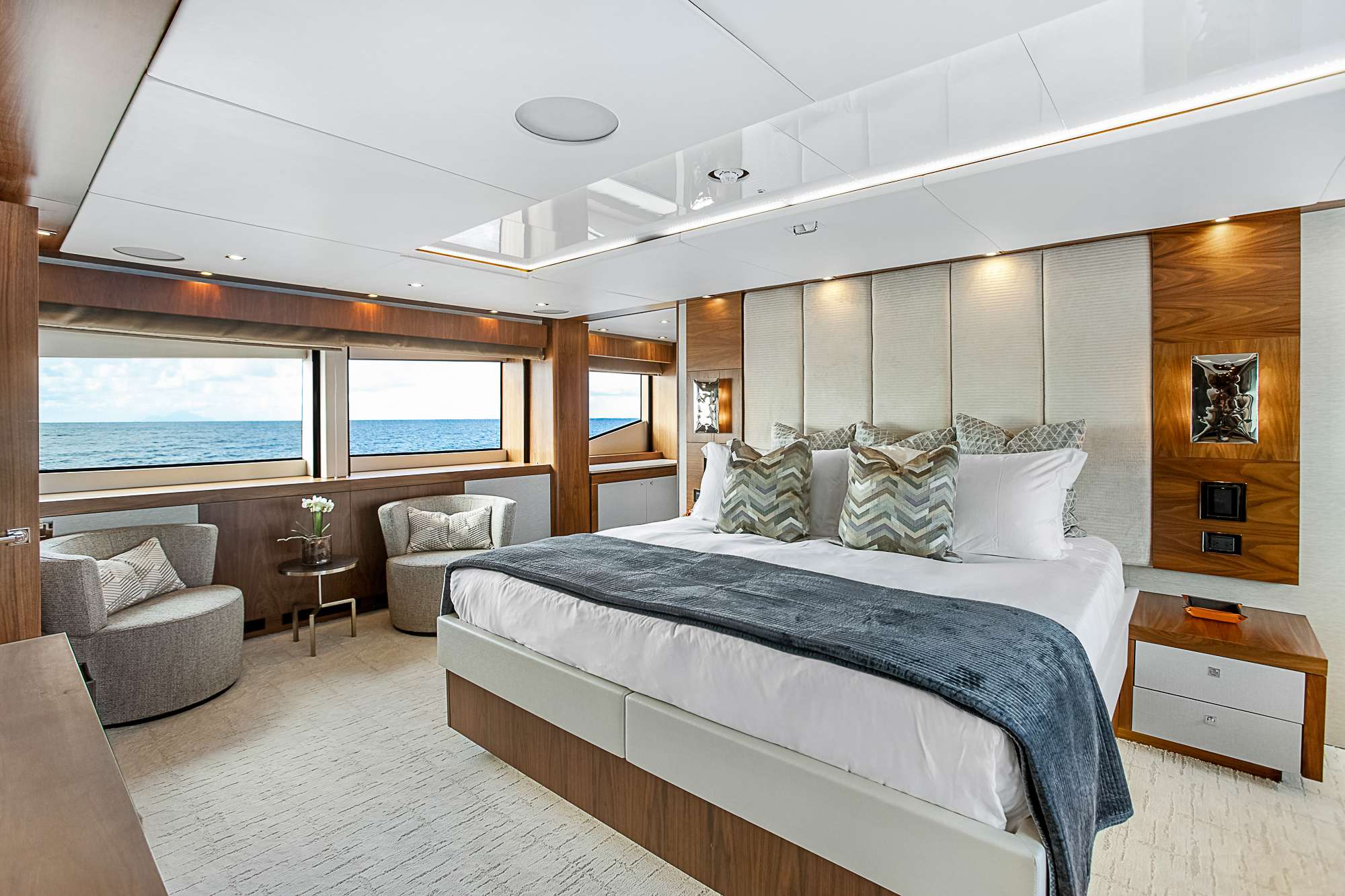 EVEREAST yacht image 6