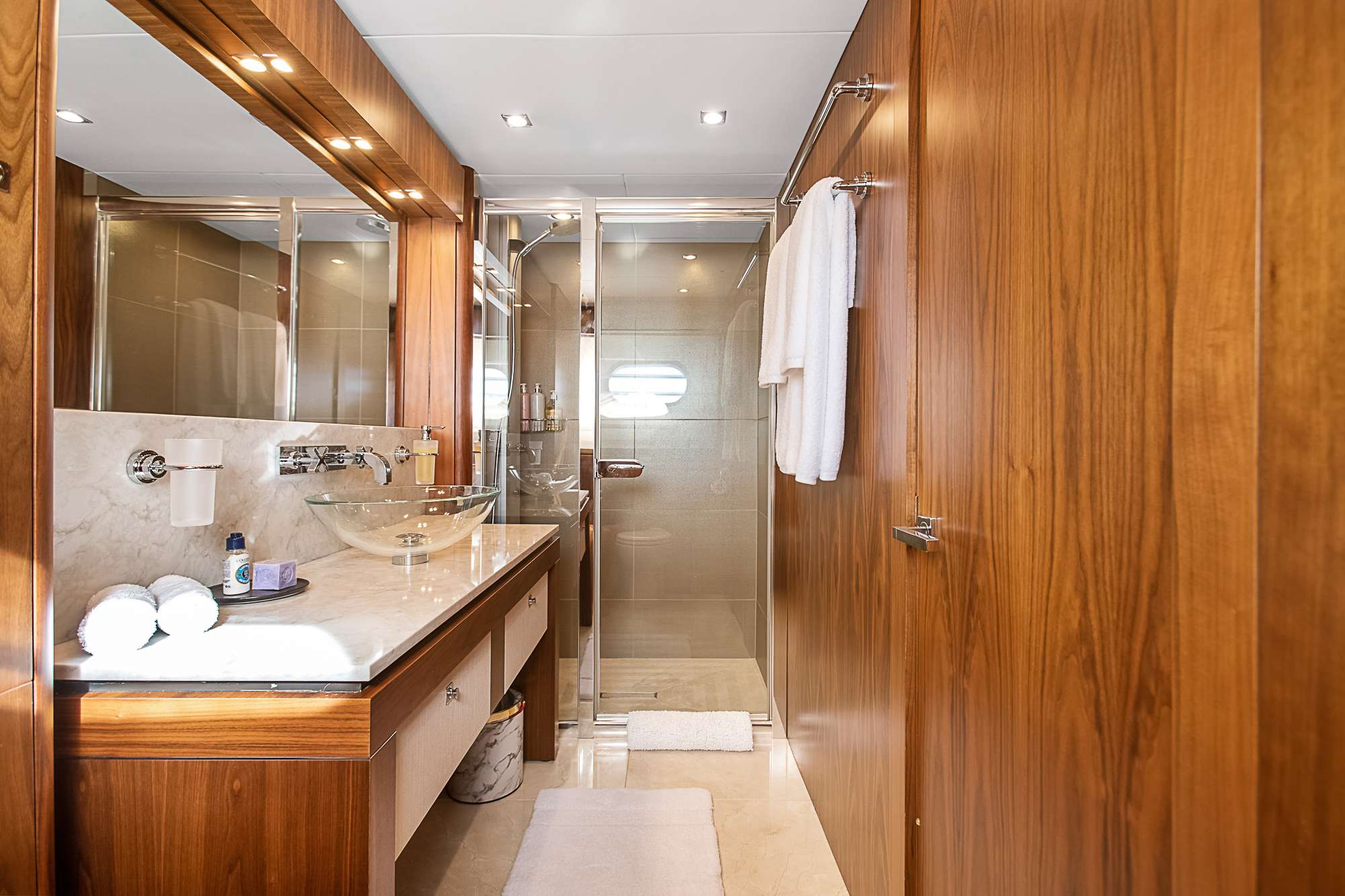 EVEREAST yacht image 9