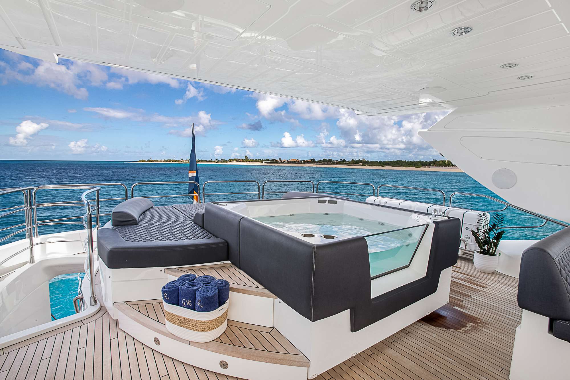 EVEREAST yacht image 10