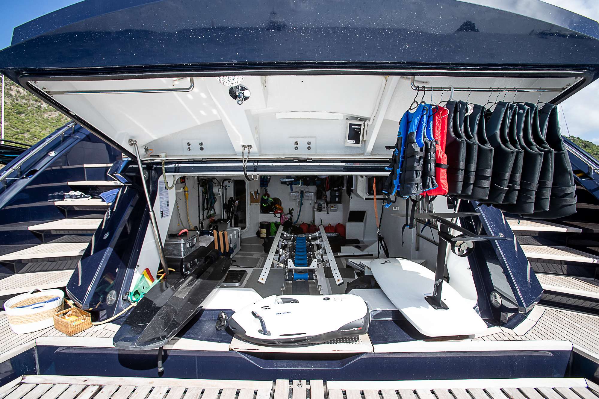 EVEREAST yacht image 19
