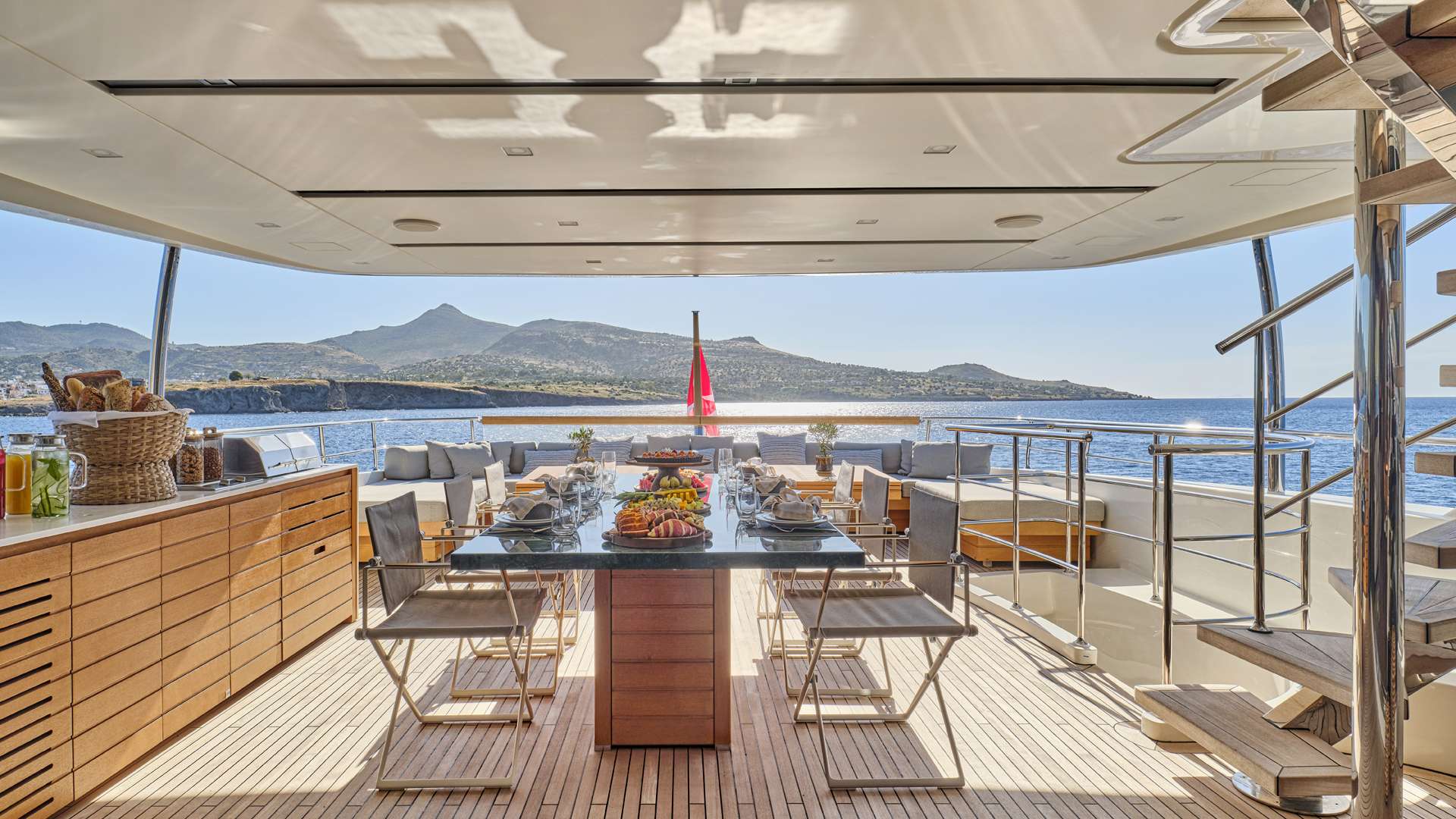 Dining al fresco - Upper Deck