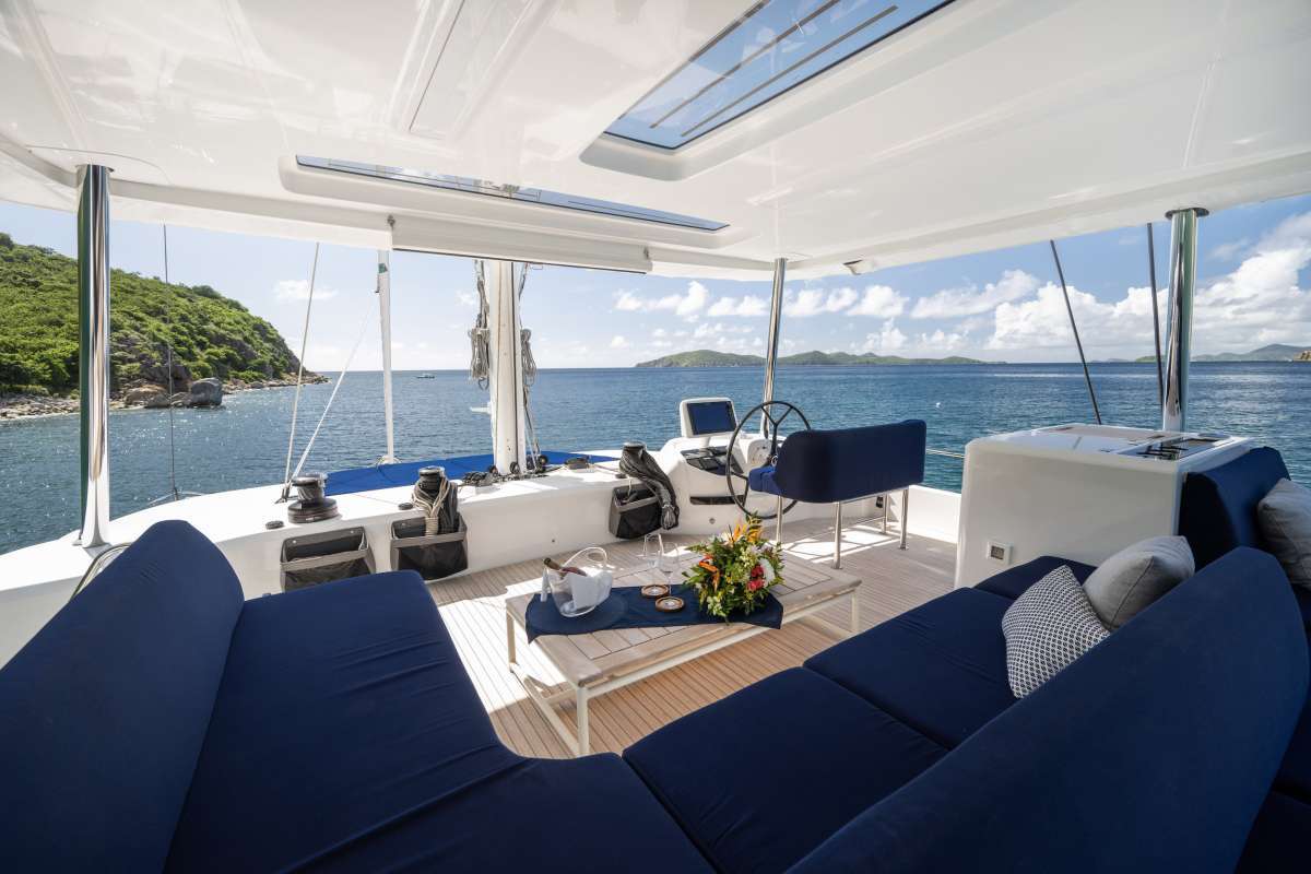 GULLWING yacht image 5