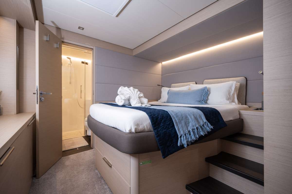 GULLWING yacht image 9