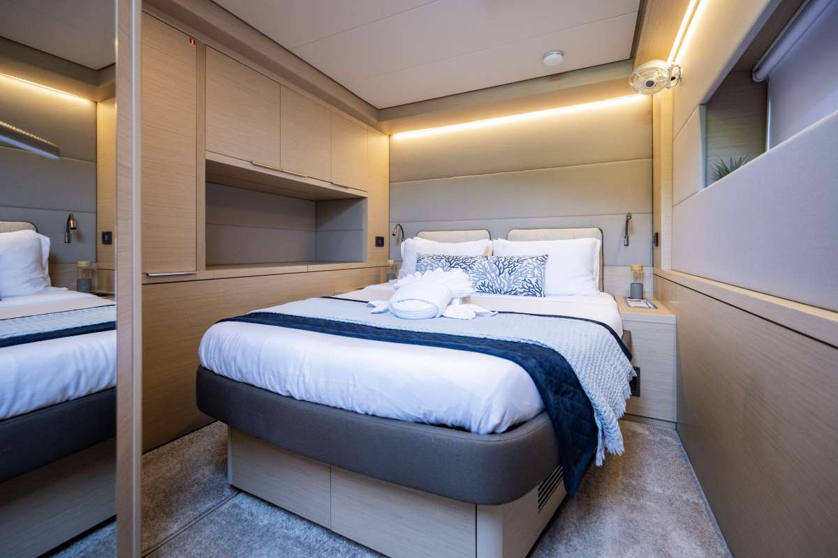 GULLWING yacht image 11