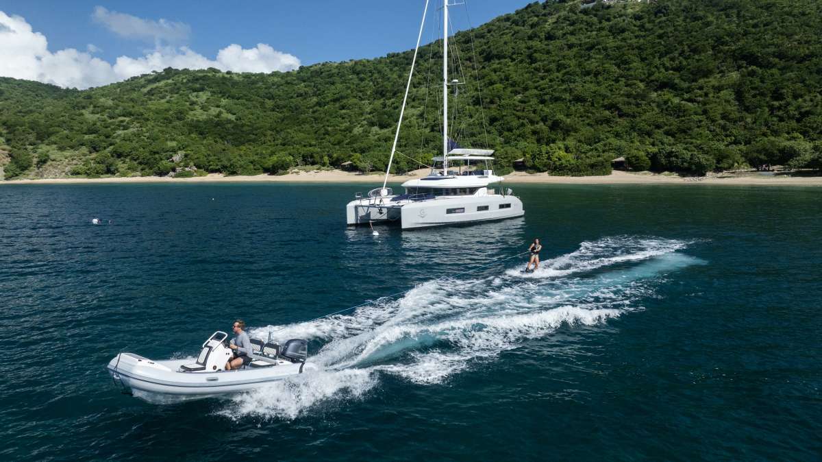 GULLWING yacht image 15