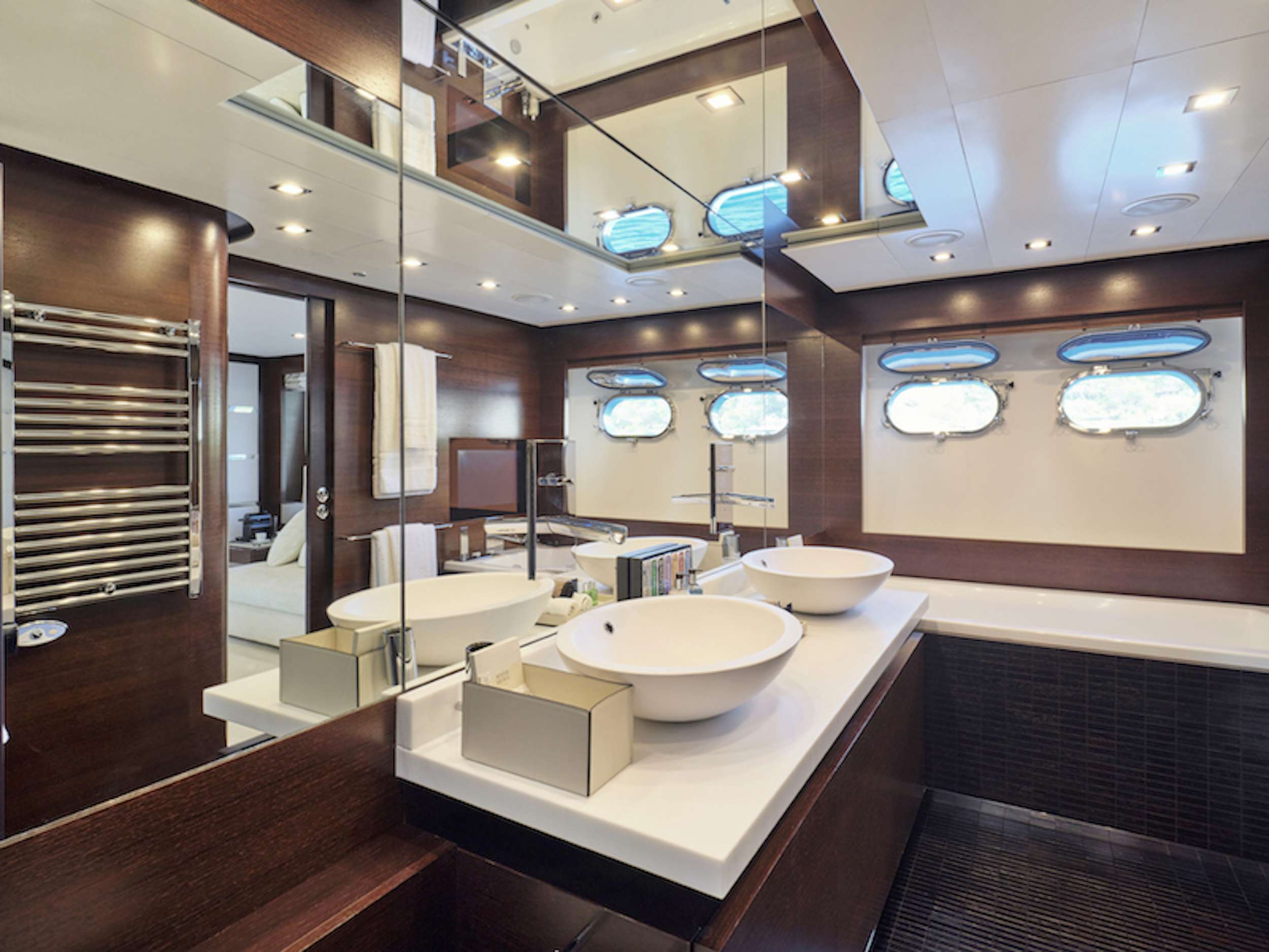 HAKUNA MATATA yacht image 7