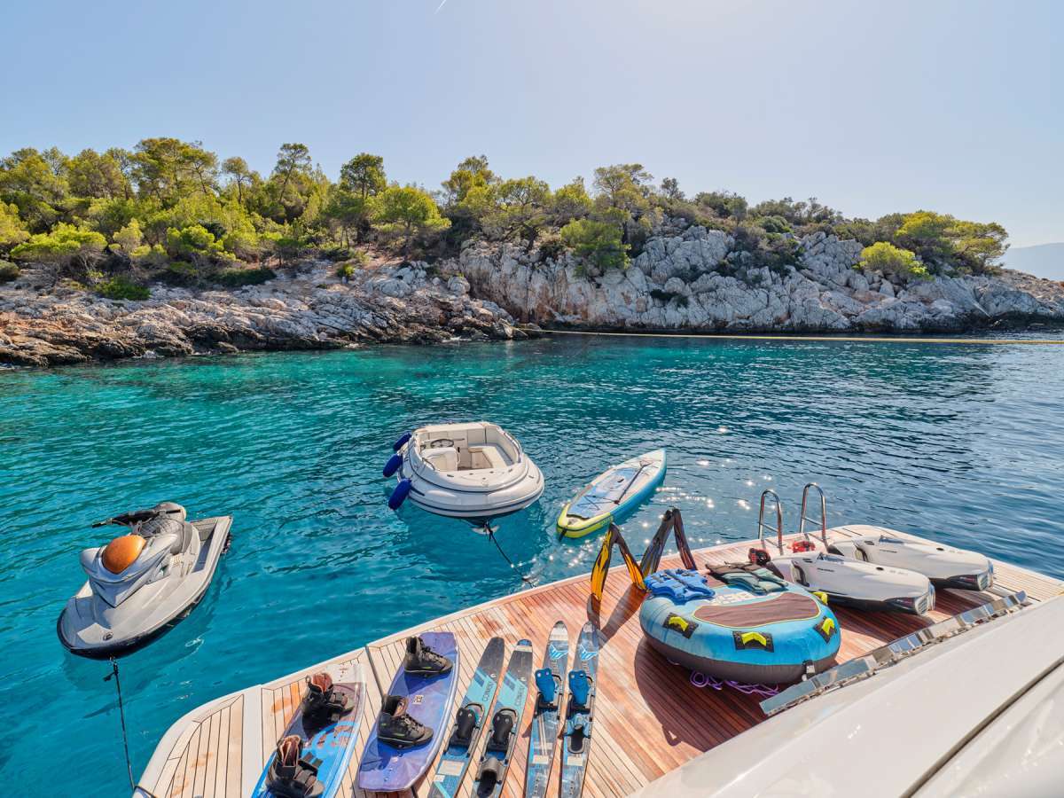 HAKUNA MATATA yacht image 19
