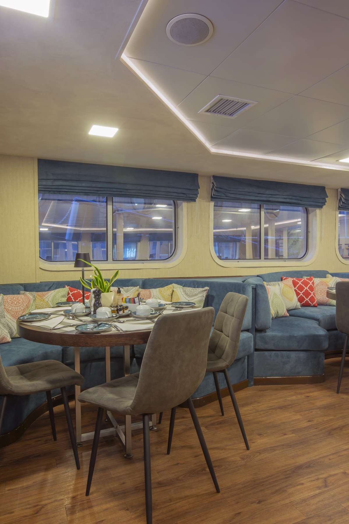 Harmony V yacht image 4