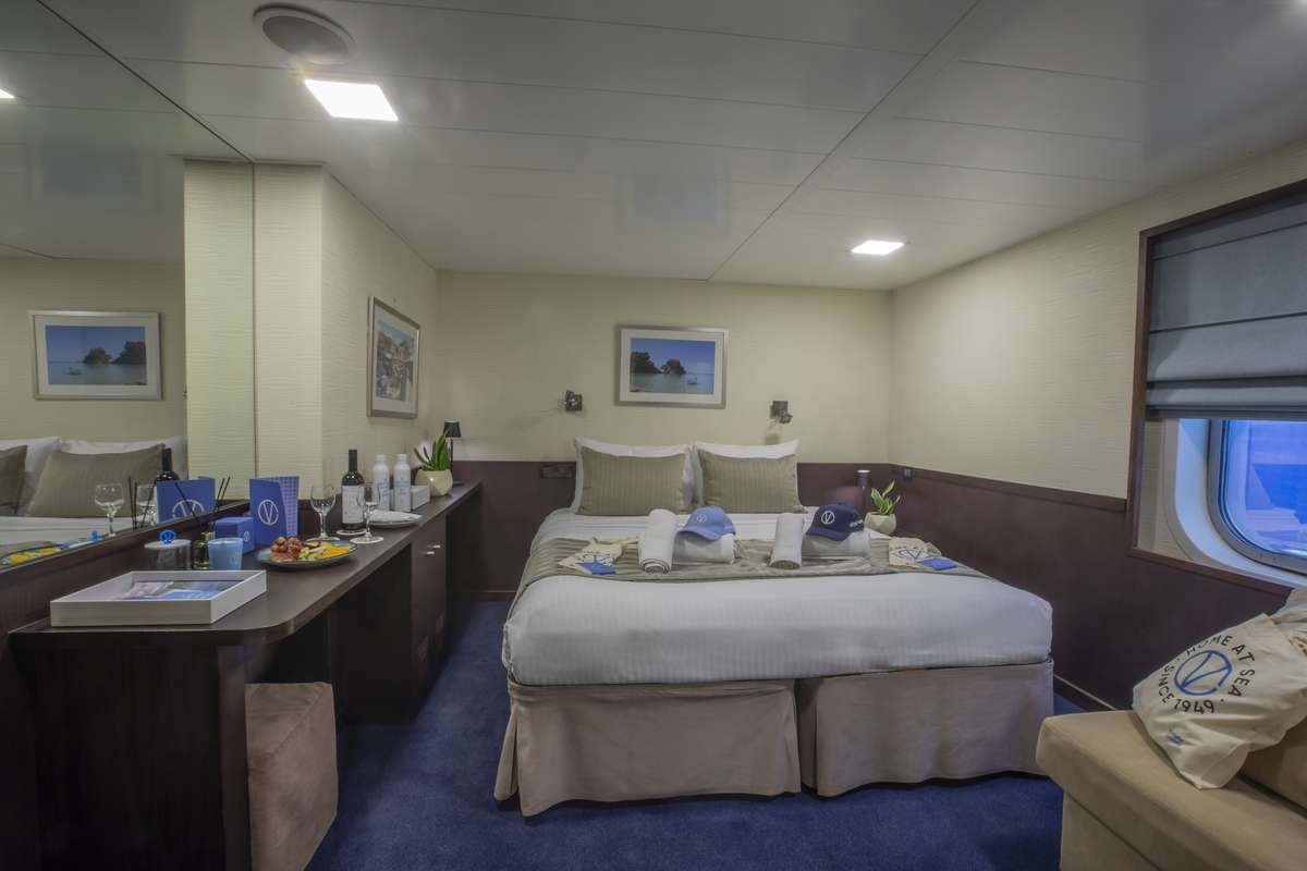 Harmony V yacht image 7