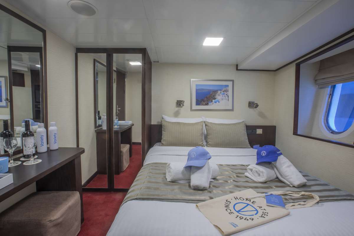 Harmony V yacht image 9