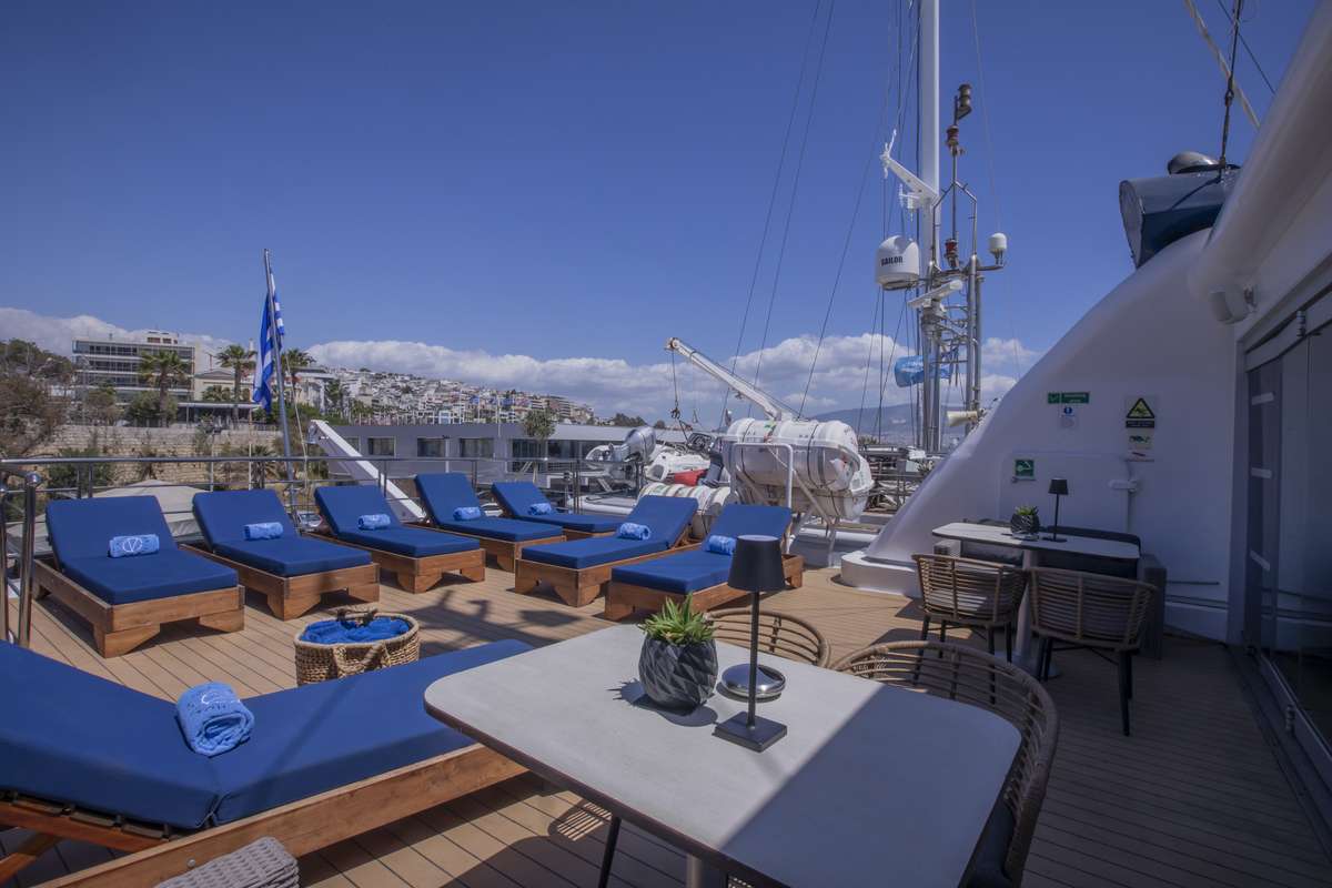 Harmony V yacht image 11