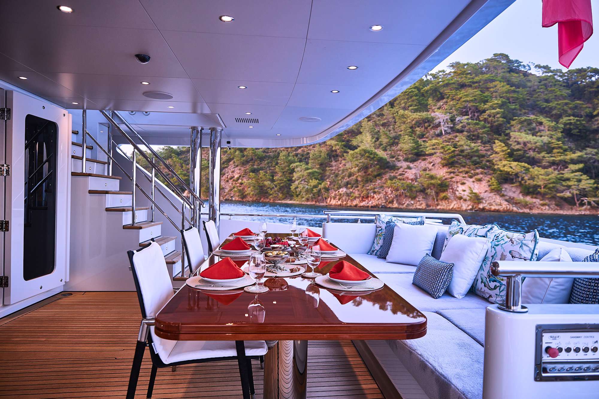 IMMERSIVE yacht image 6