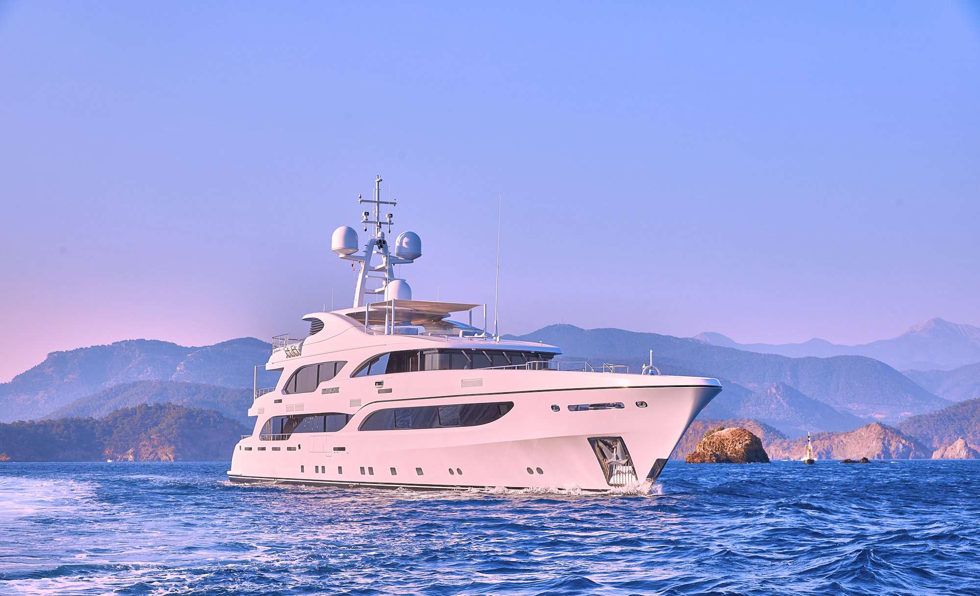 IMMERSIVE yacht image 12