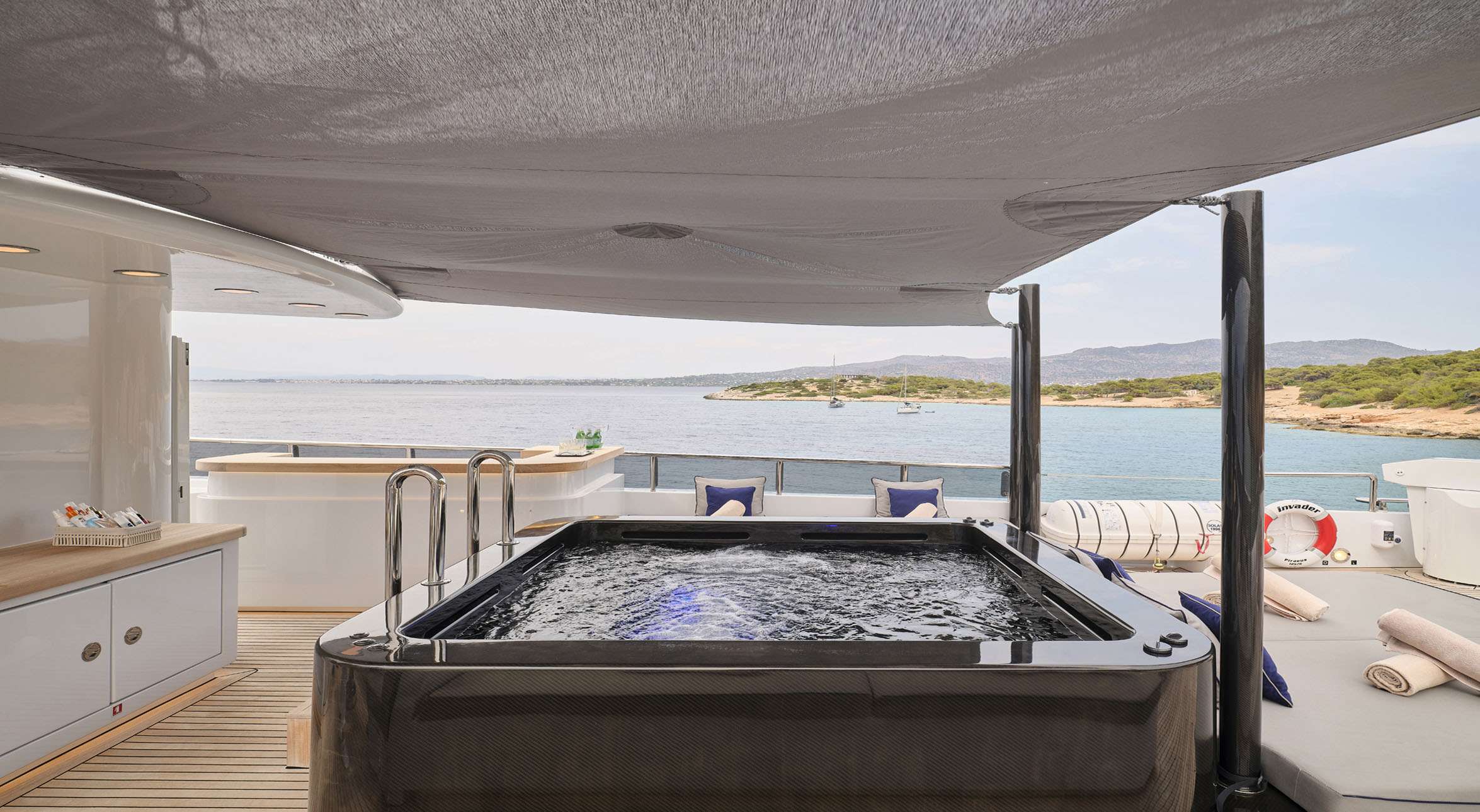 Sundeck Jacuzzi