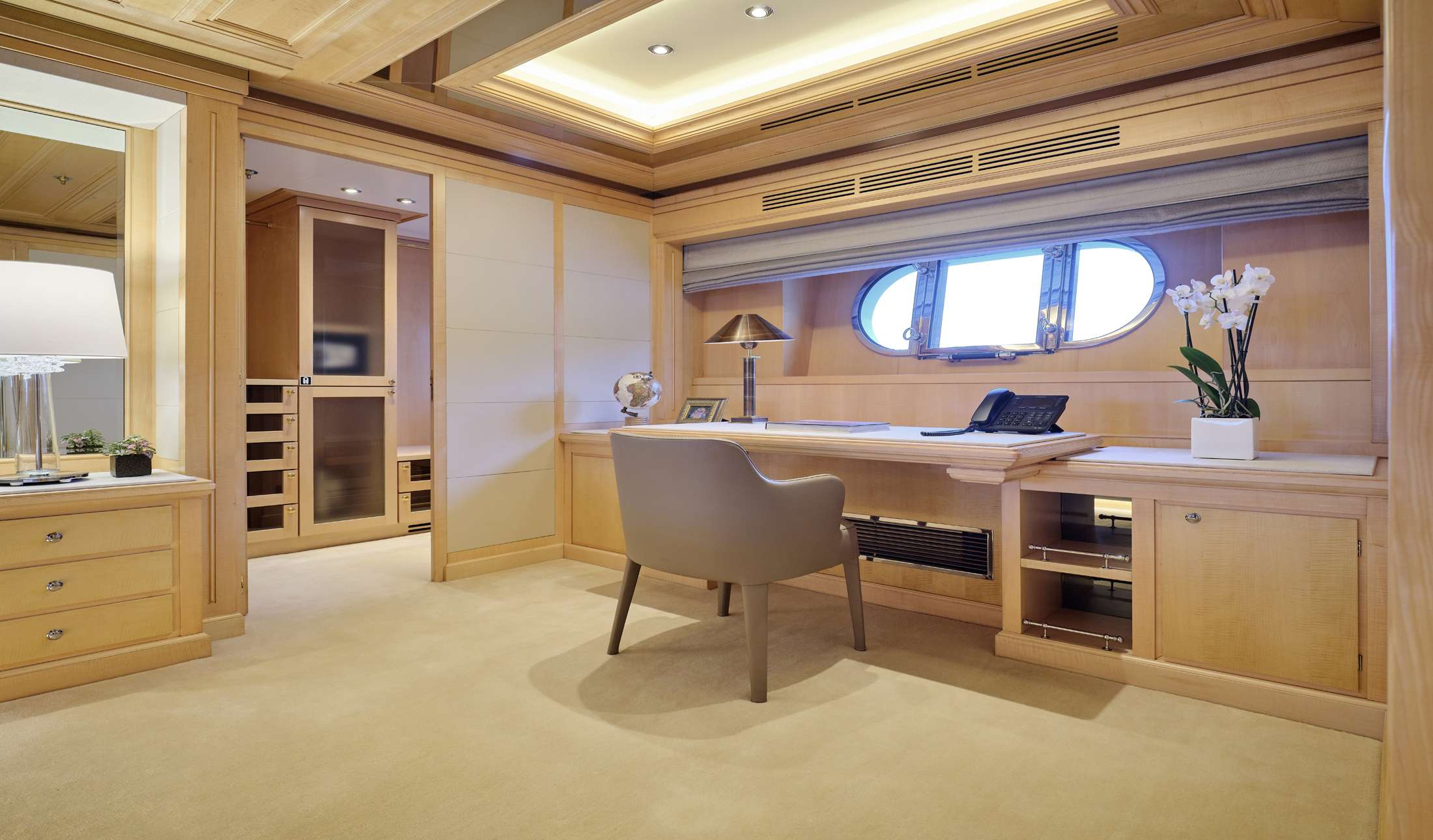 Master Suite Walk in Wardrobe